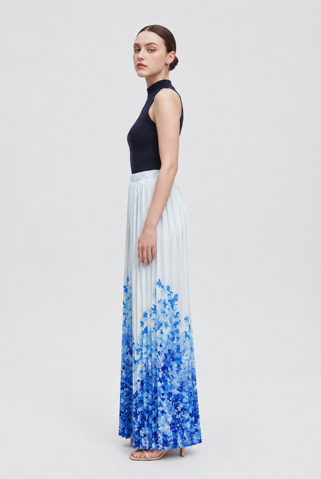 IYE311S261CZ blue_floral side - model alice