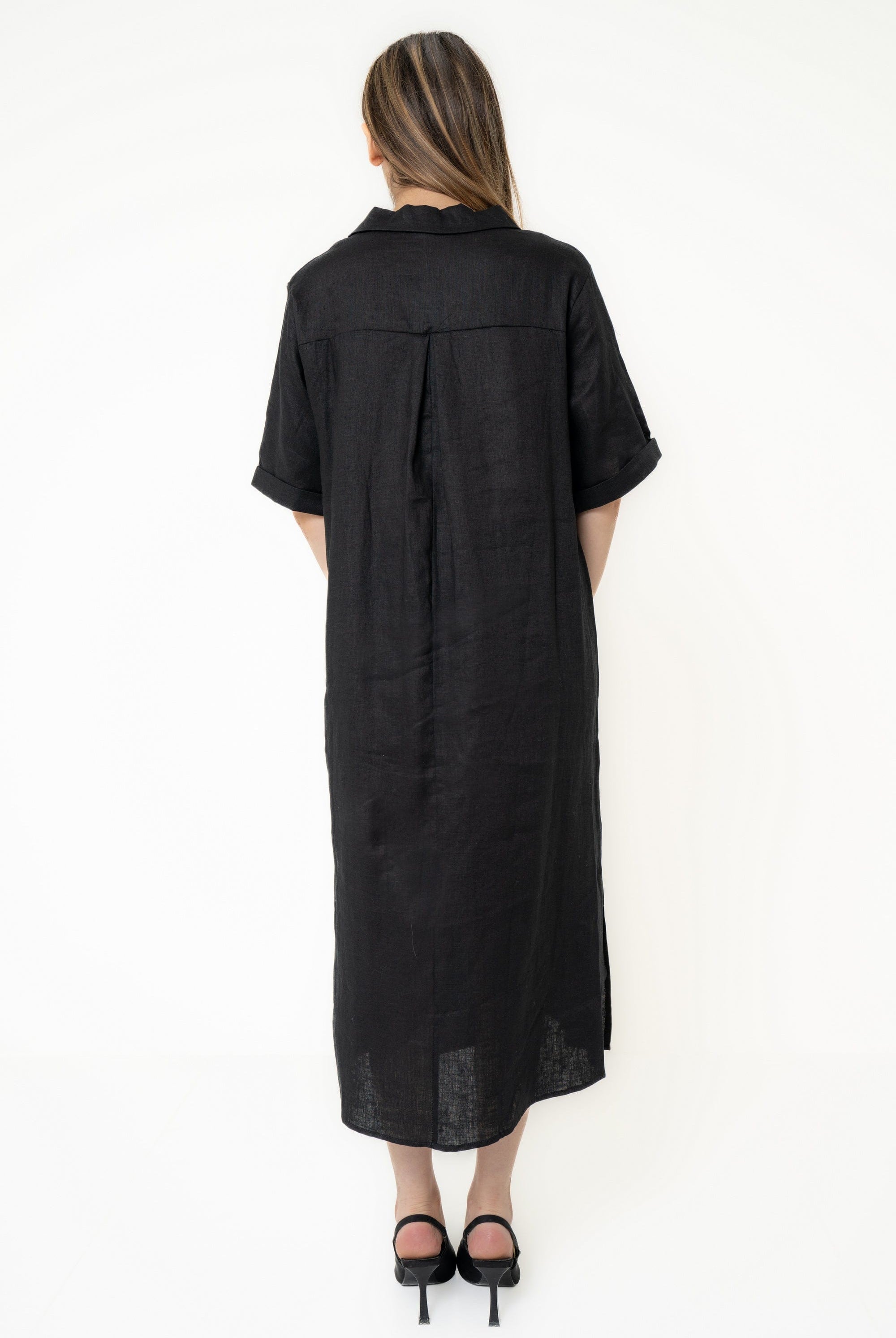 يولا فستان نص كم ساده طويل بفتحه قصيرة