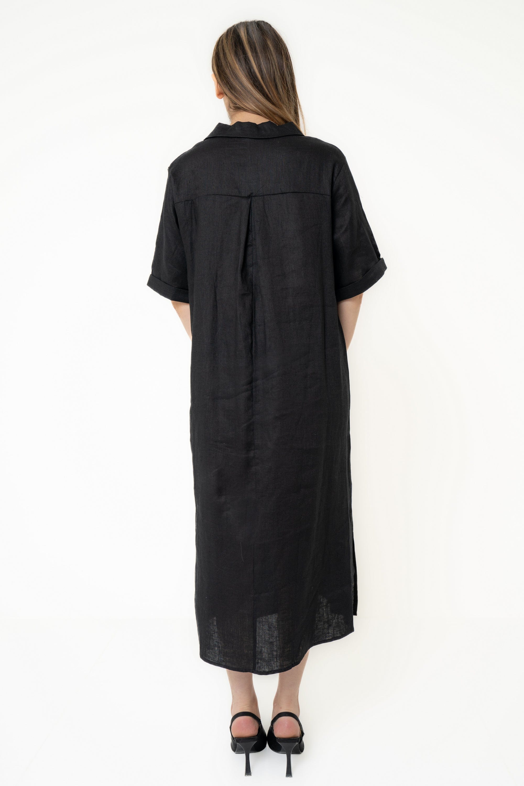 يولا فستان نص كم ساده طويل بفتحه قصيرة