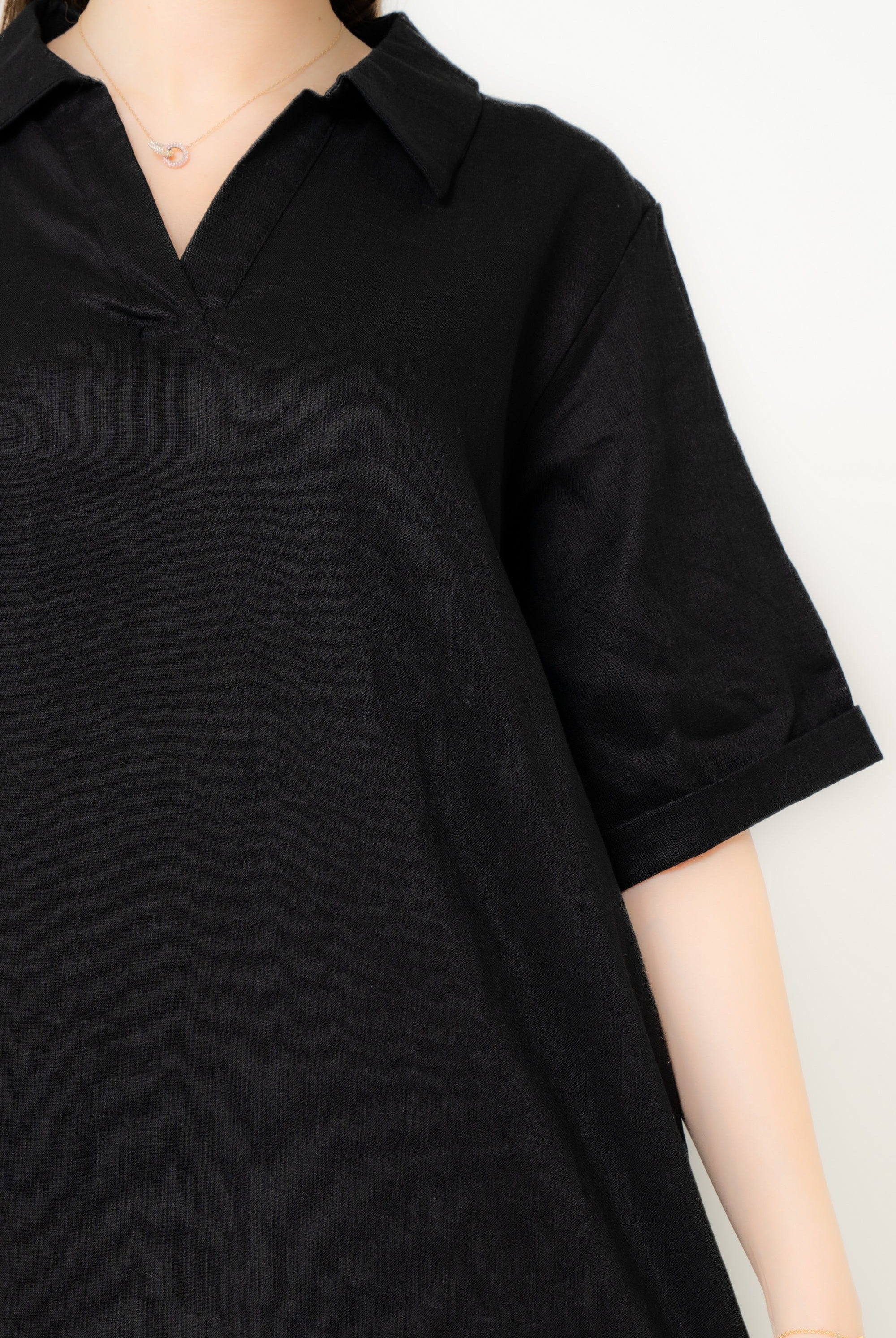 يولا فستان نص كم ساده طويل بفتحه قصيرة