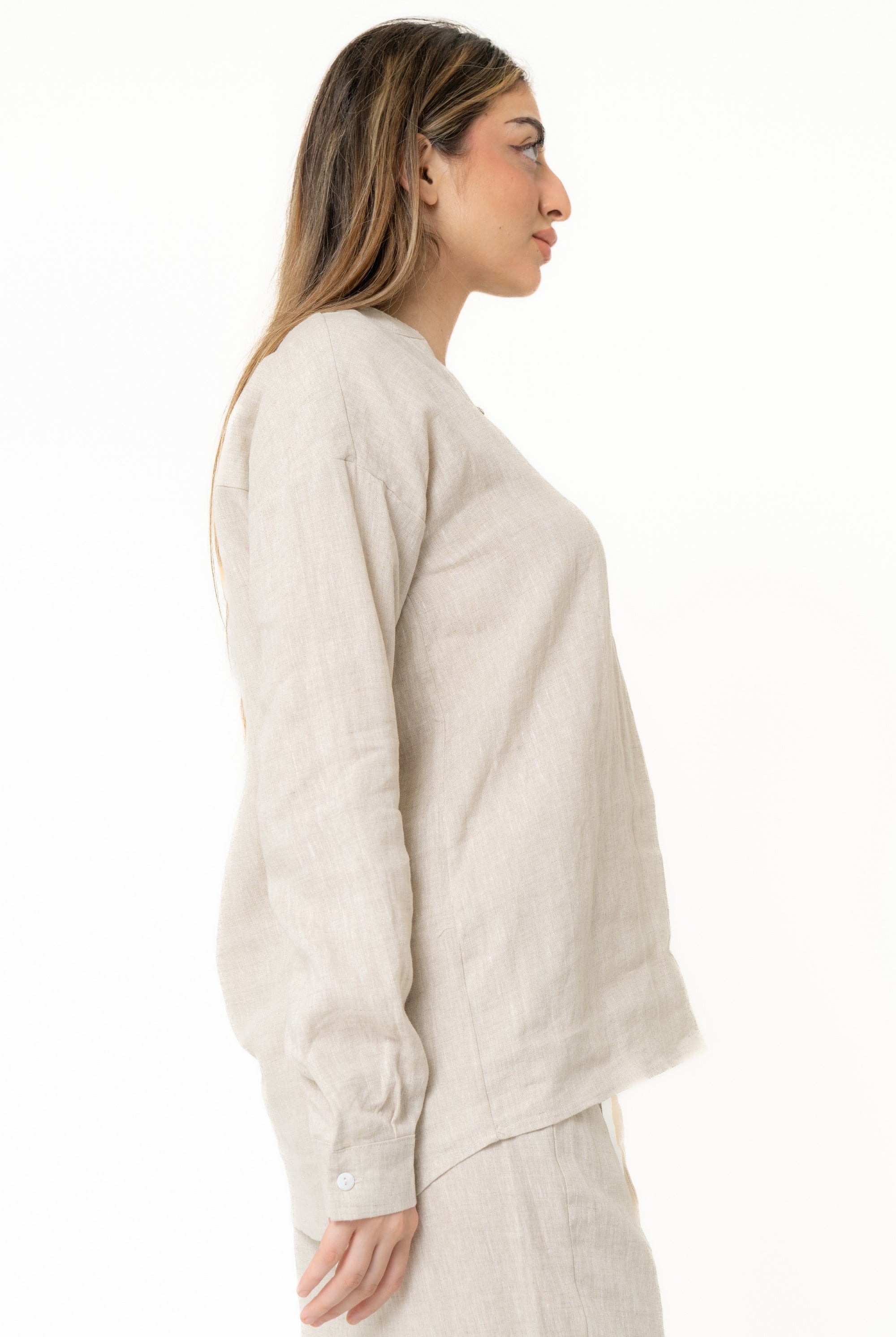 يولا بلوزة نسائي بكم طويل ساده بفتحه عالرقبه