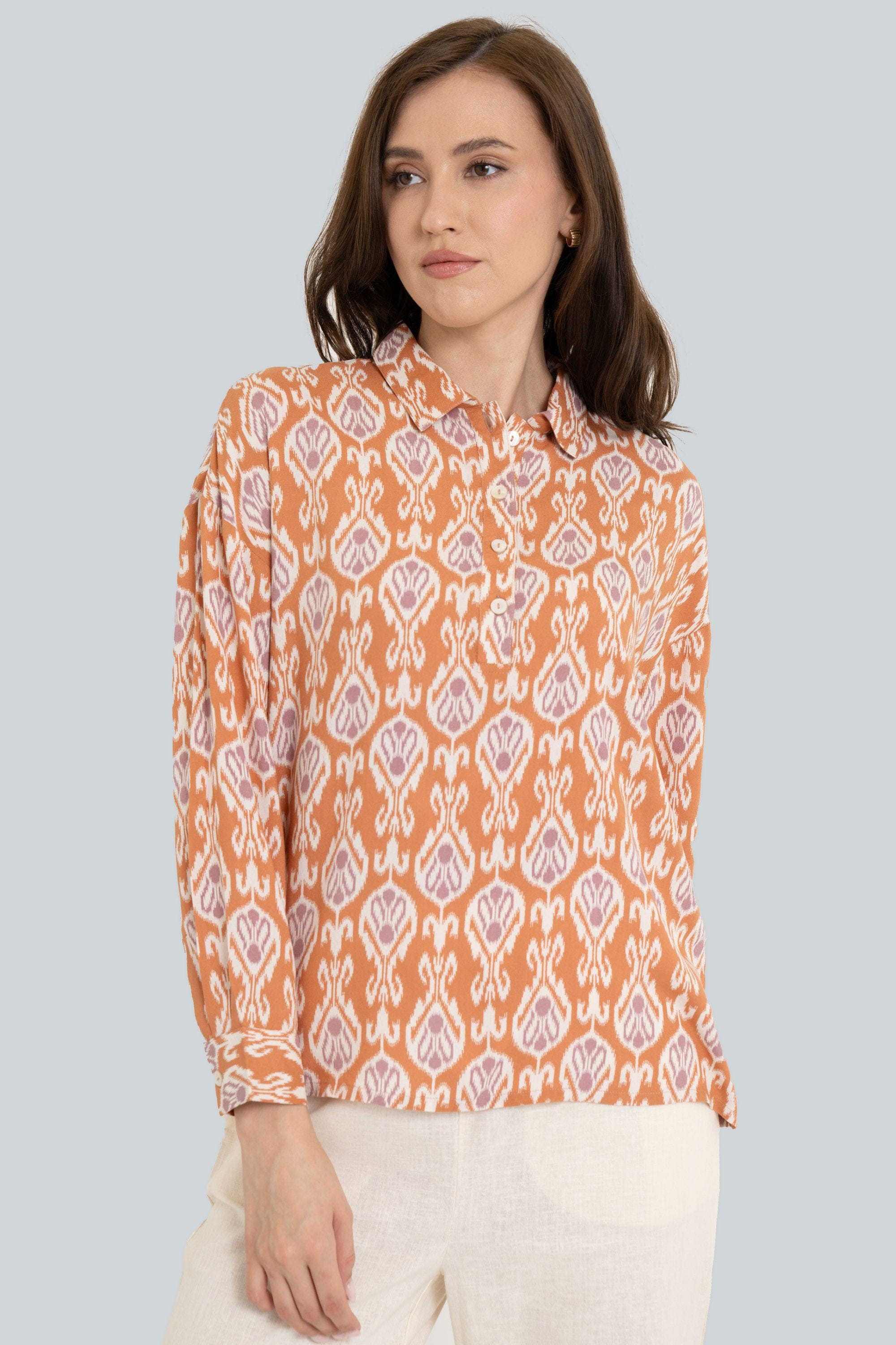 يولا بلوزة نسائية كم طويل مطروة وبازرار