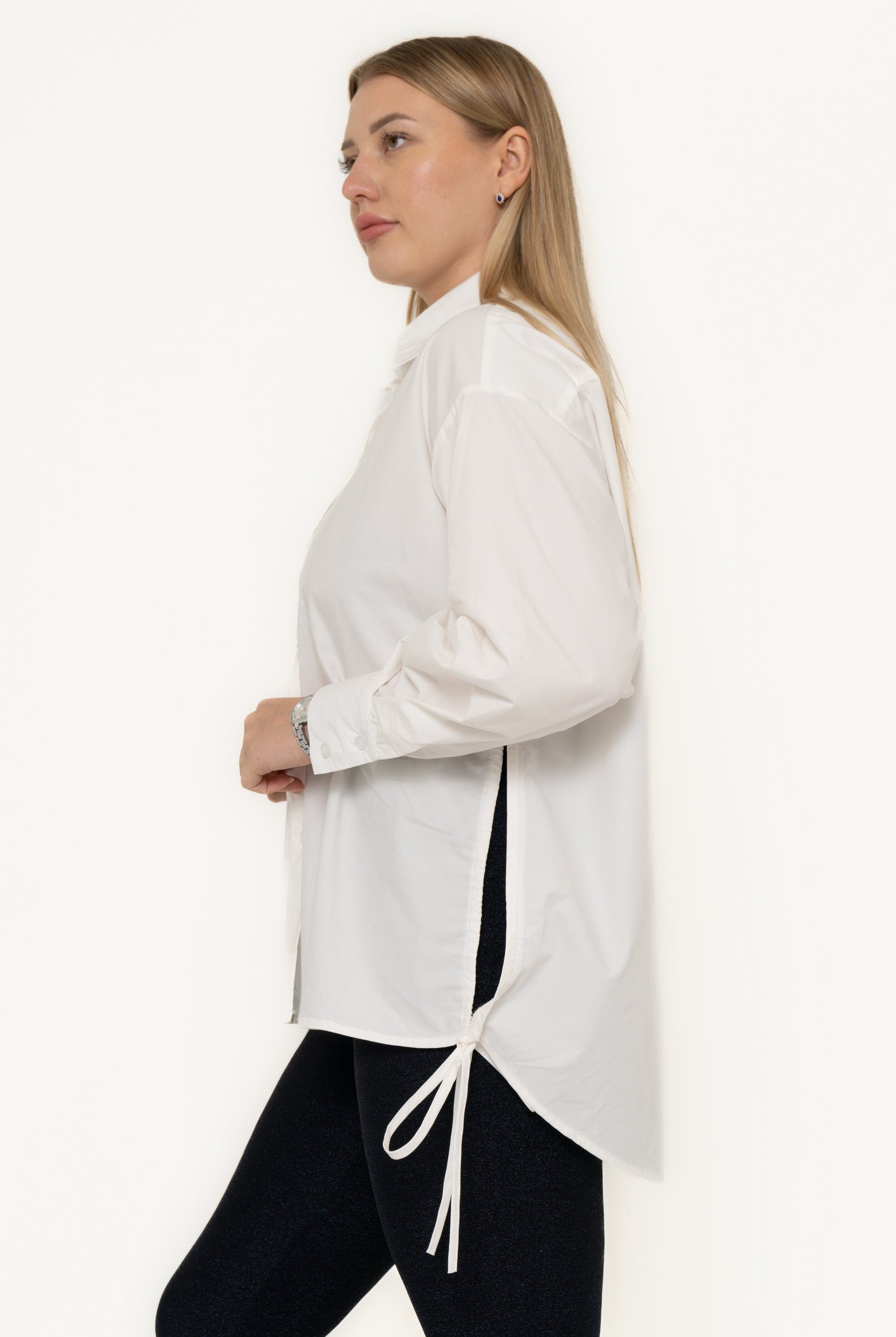 يولا بلوزة سادة بكم طويل وياقة نسائية