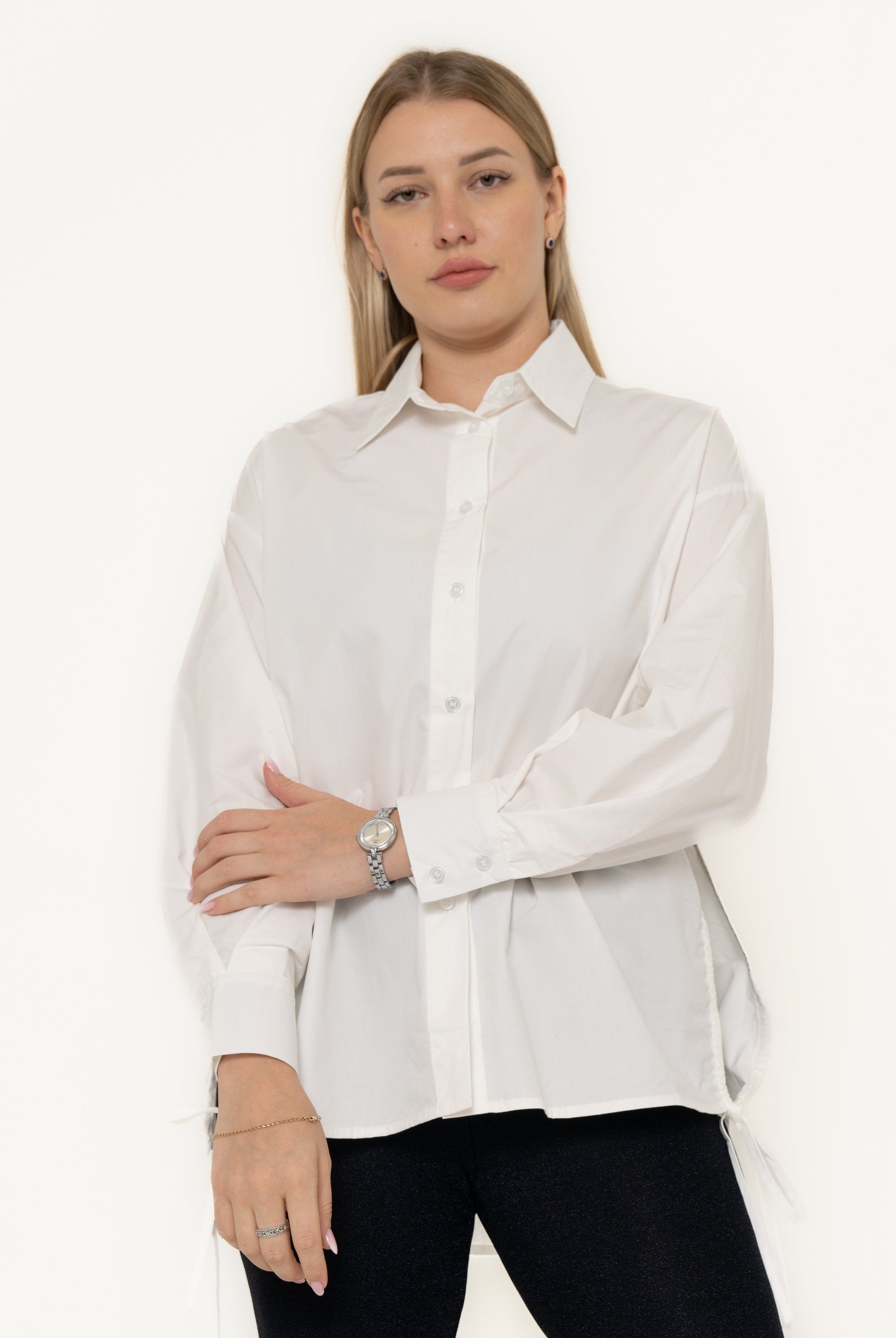 يولا بلوزة سادة بكم طويل وياقة نسائية