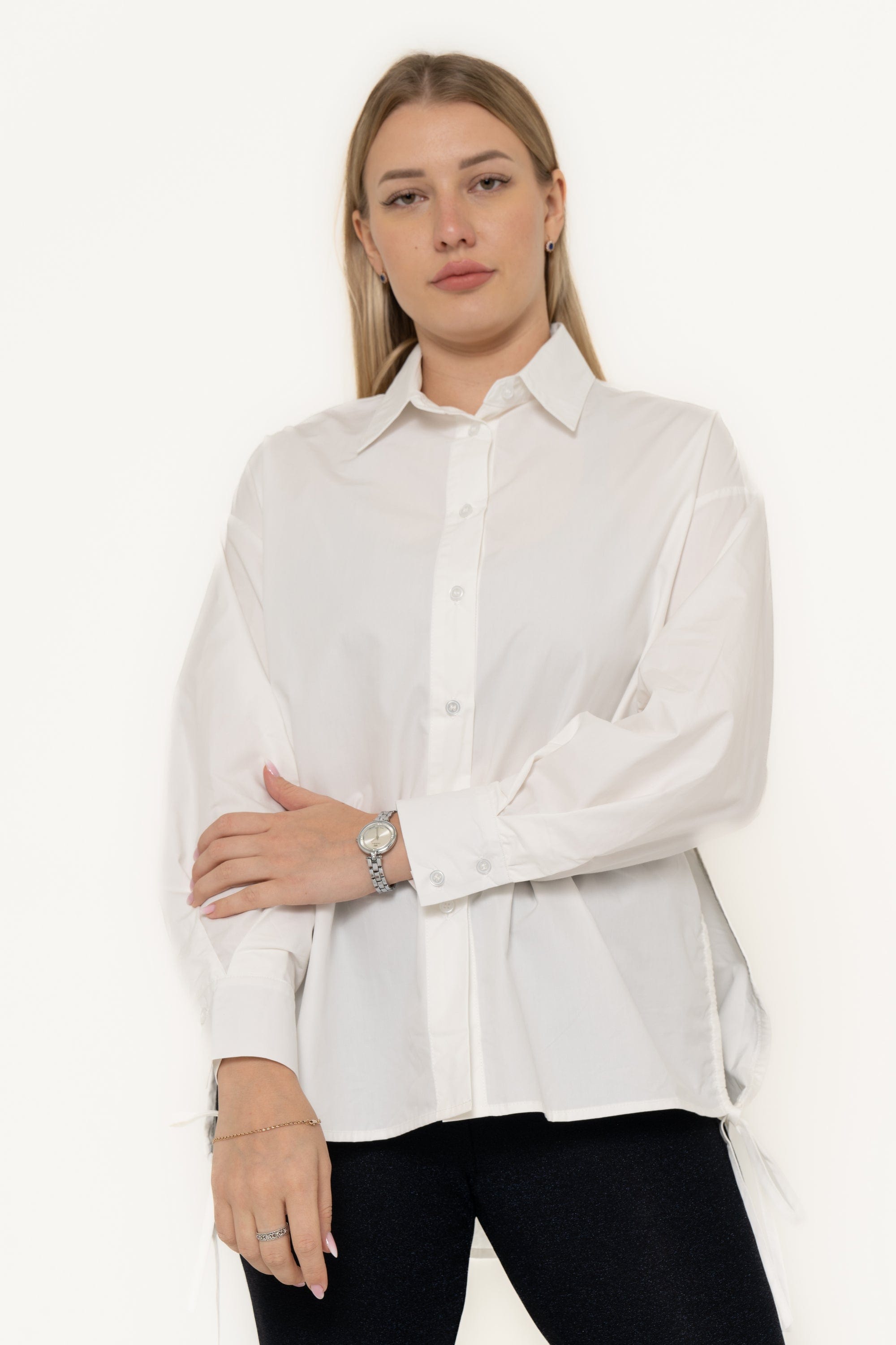 يولا بلوزة سادة بكم طويل وياقة نسائية