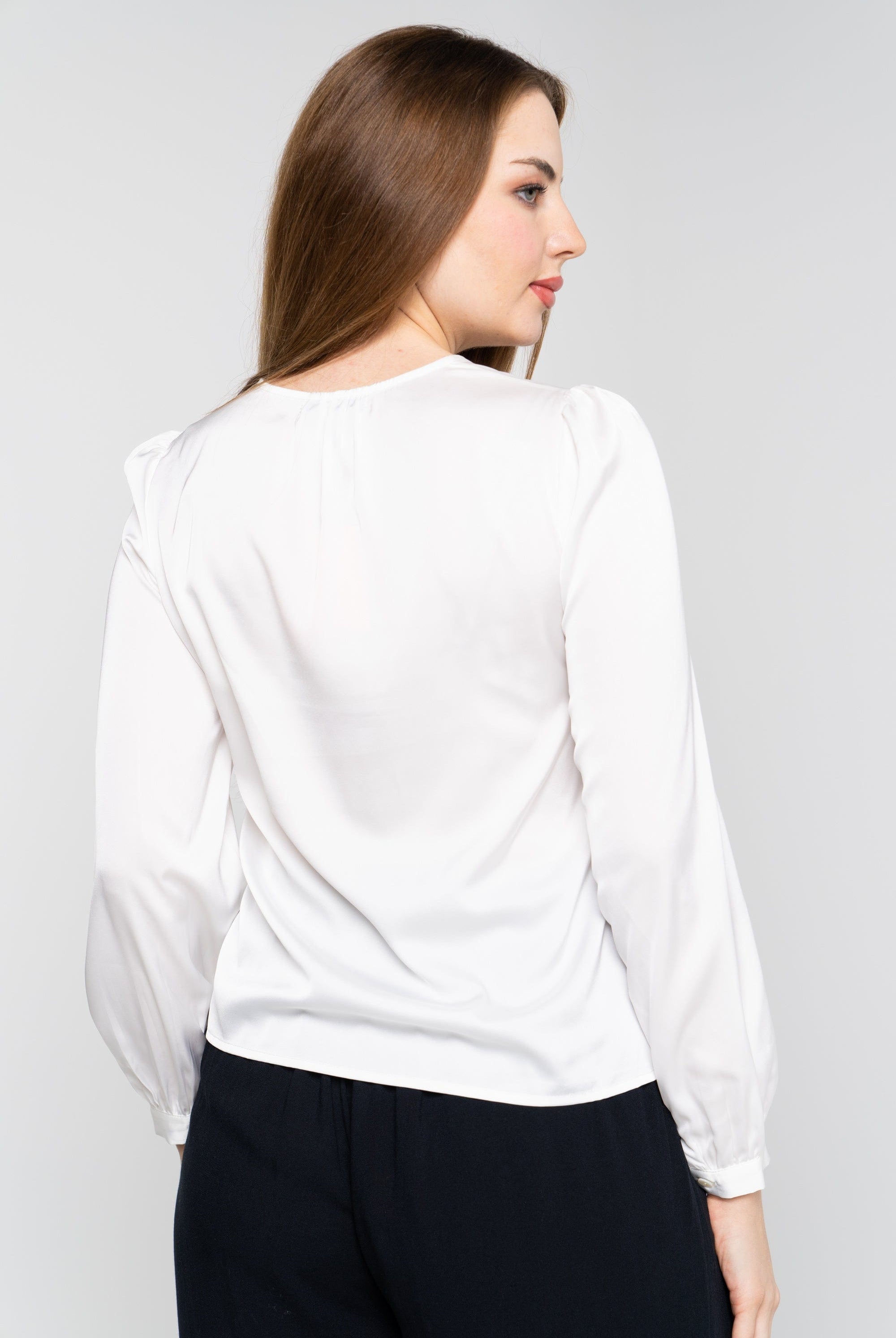 نتشي بلوزة سادة برباط على الصدر أكمام طويلة