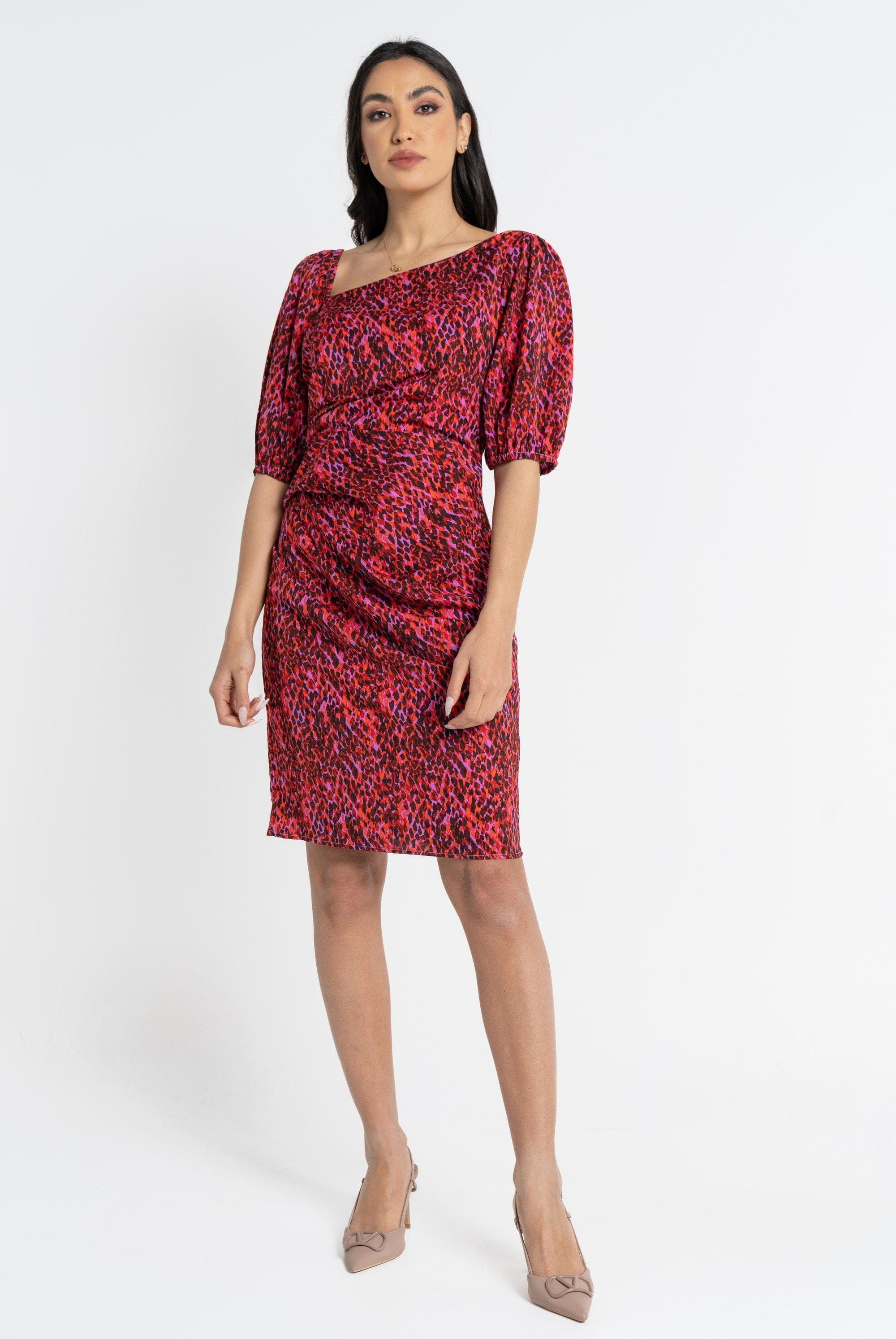 نتشي فستان قصير الأكمام بطول الركبة بنقشة تايقر