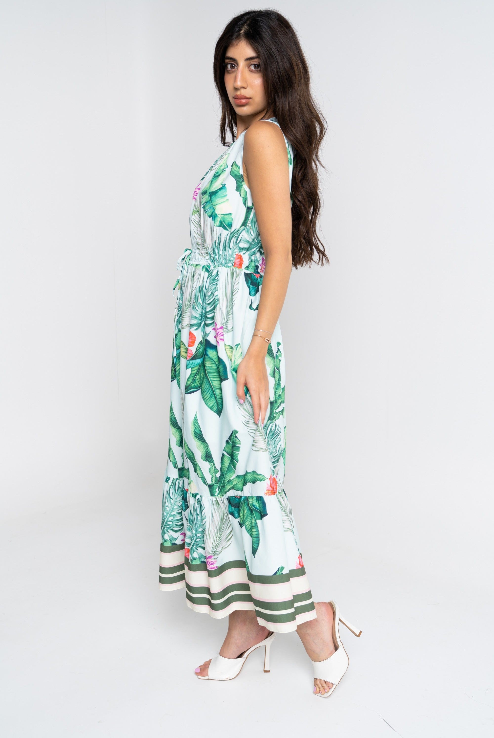 نتشي فستان ميدي بدون أكمام مشجر