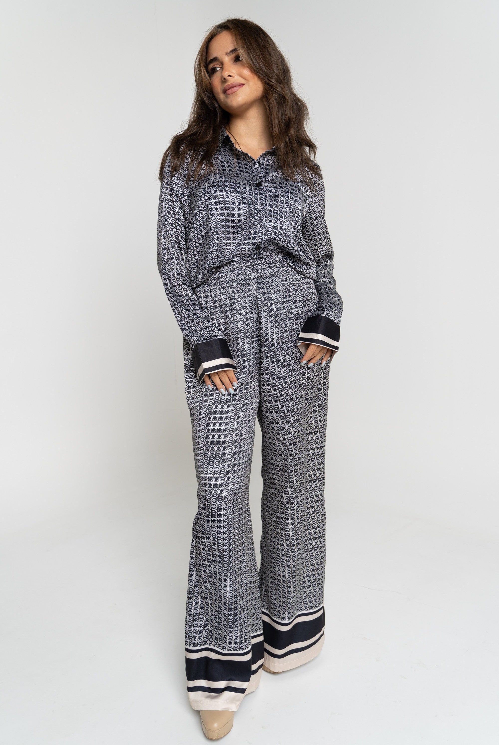 نتشي بنطلون مربعات طويل واسع