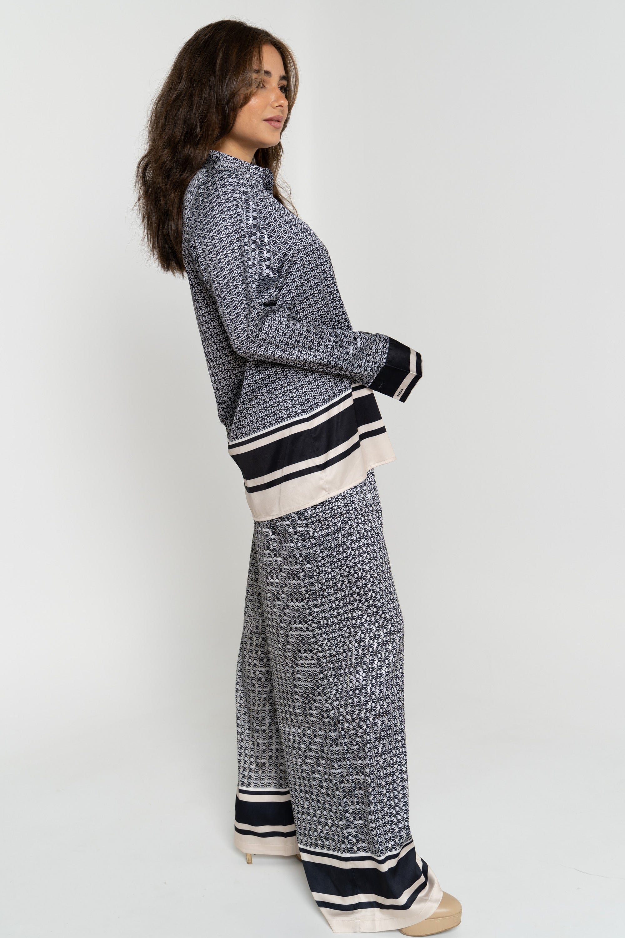 نتشي بنطلون مربعات طويل واسع