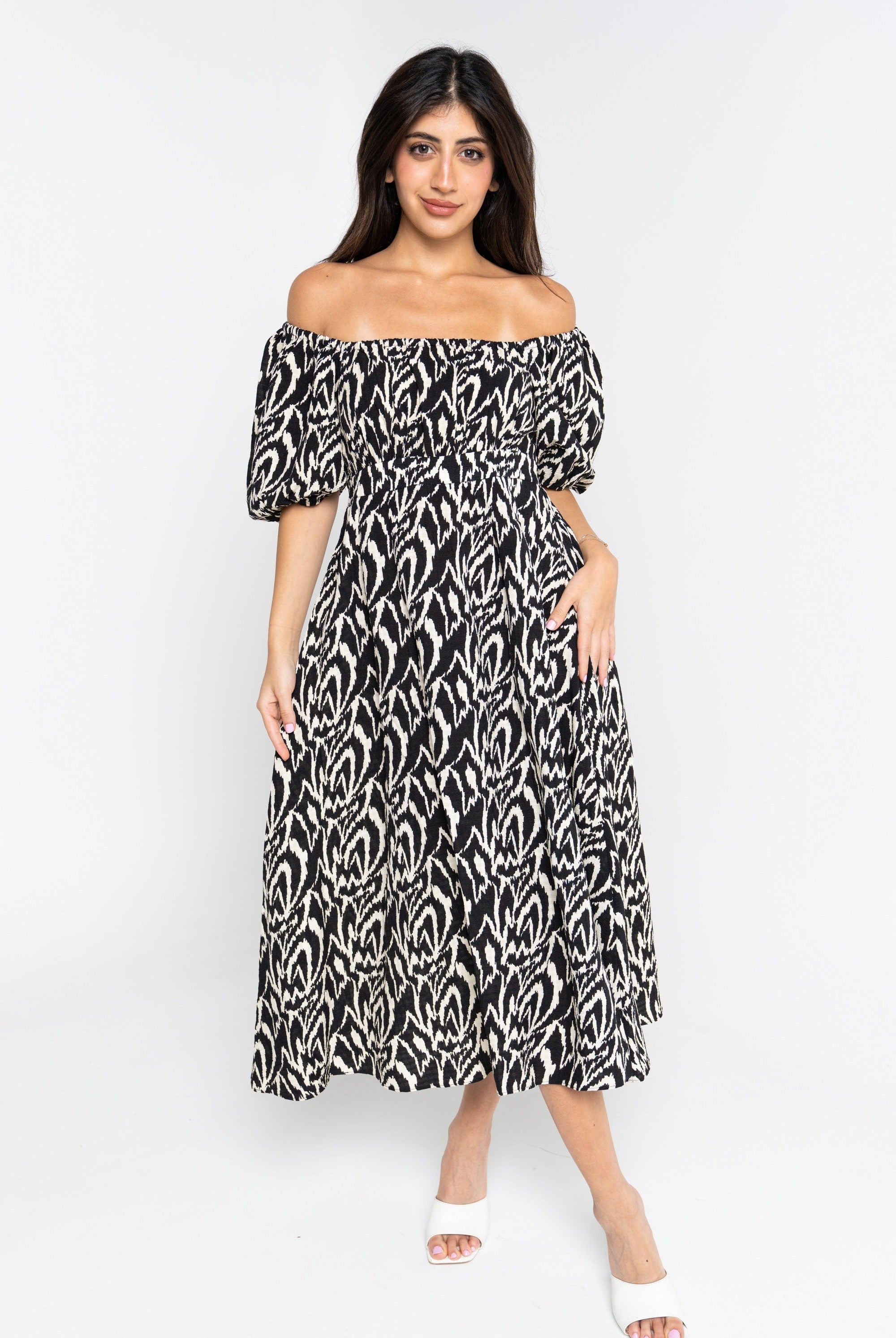 نتشي فستان ميدي أوف شولدر مخصر كم قصير