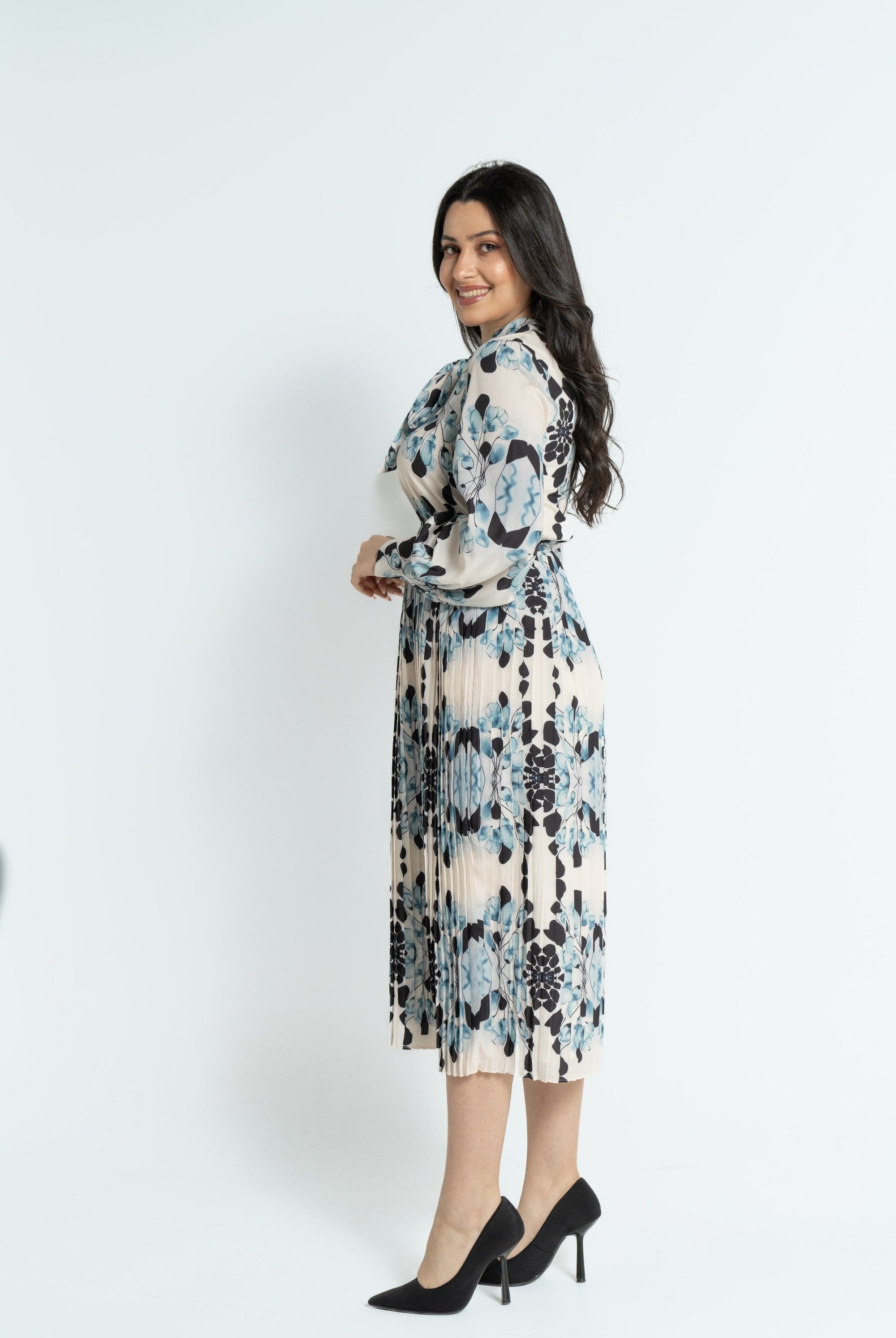 نتشي فستان ميدي بأكمام طويلة منقوش مخصر نسائي