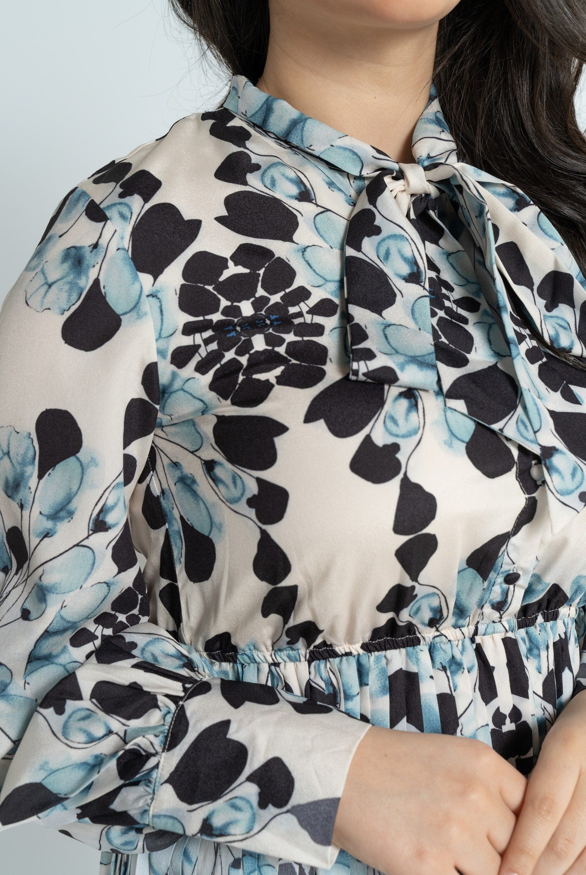 نتشي فستان ميدي بأكمام طويلة منقوش مخصر نسائي