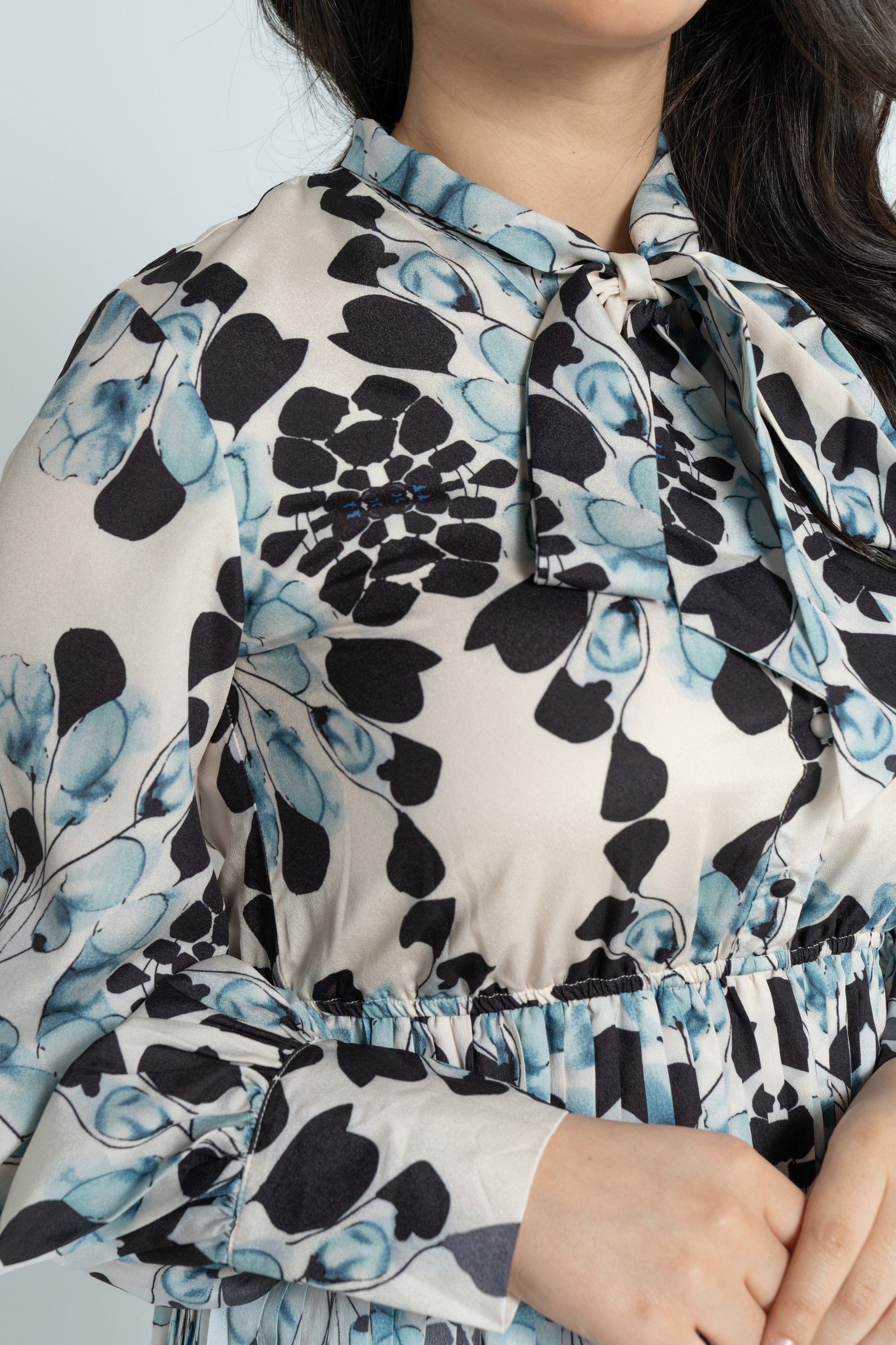 نتشي فستان ميدي بأكمام طويلة منقوش مخصر نسائي