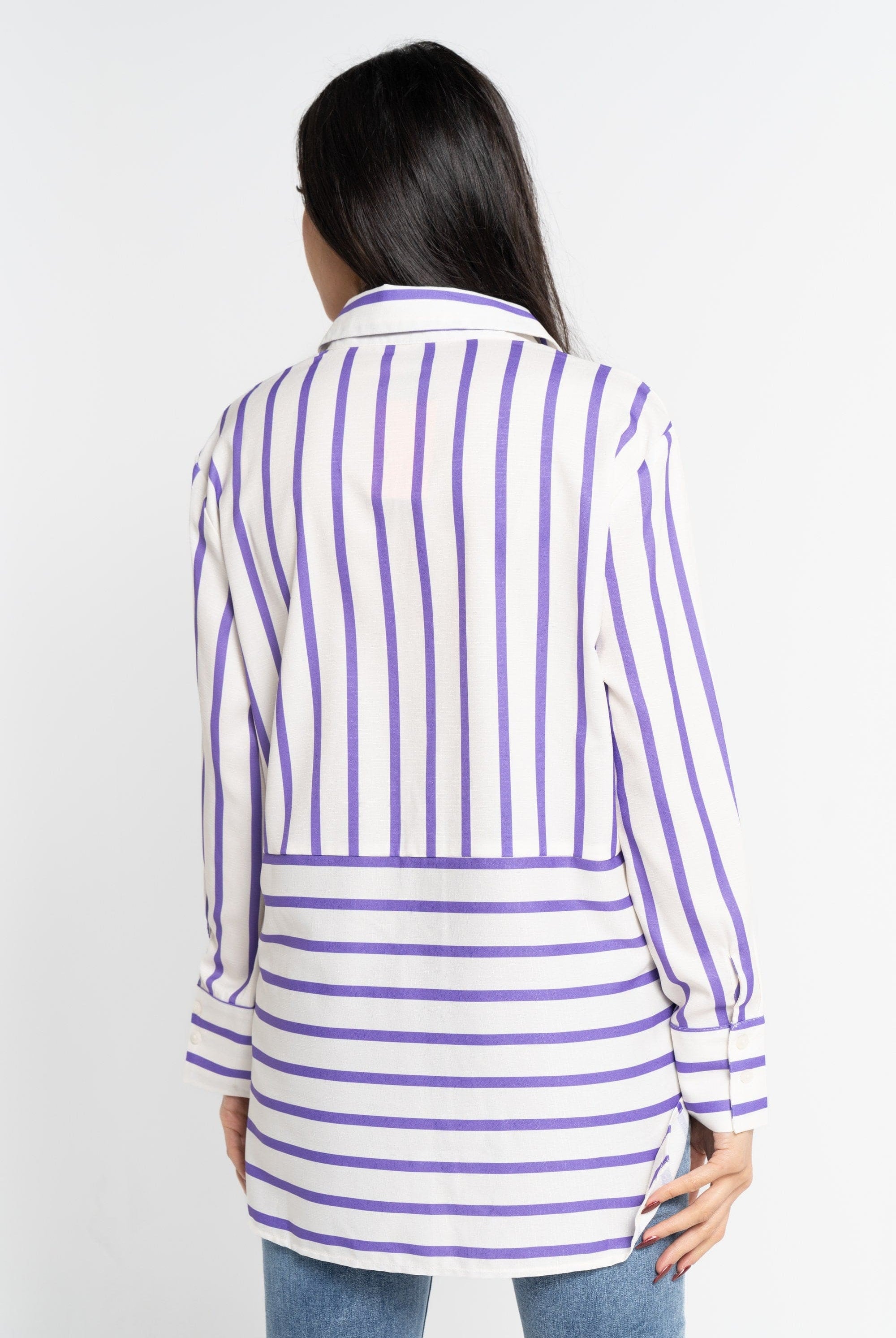 نتشي قميص طويل الأكمام مخطط بأزرار أمامية نسائي