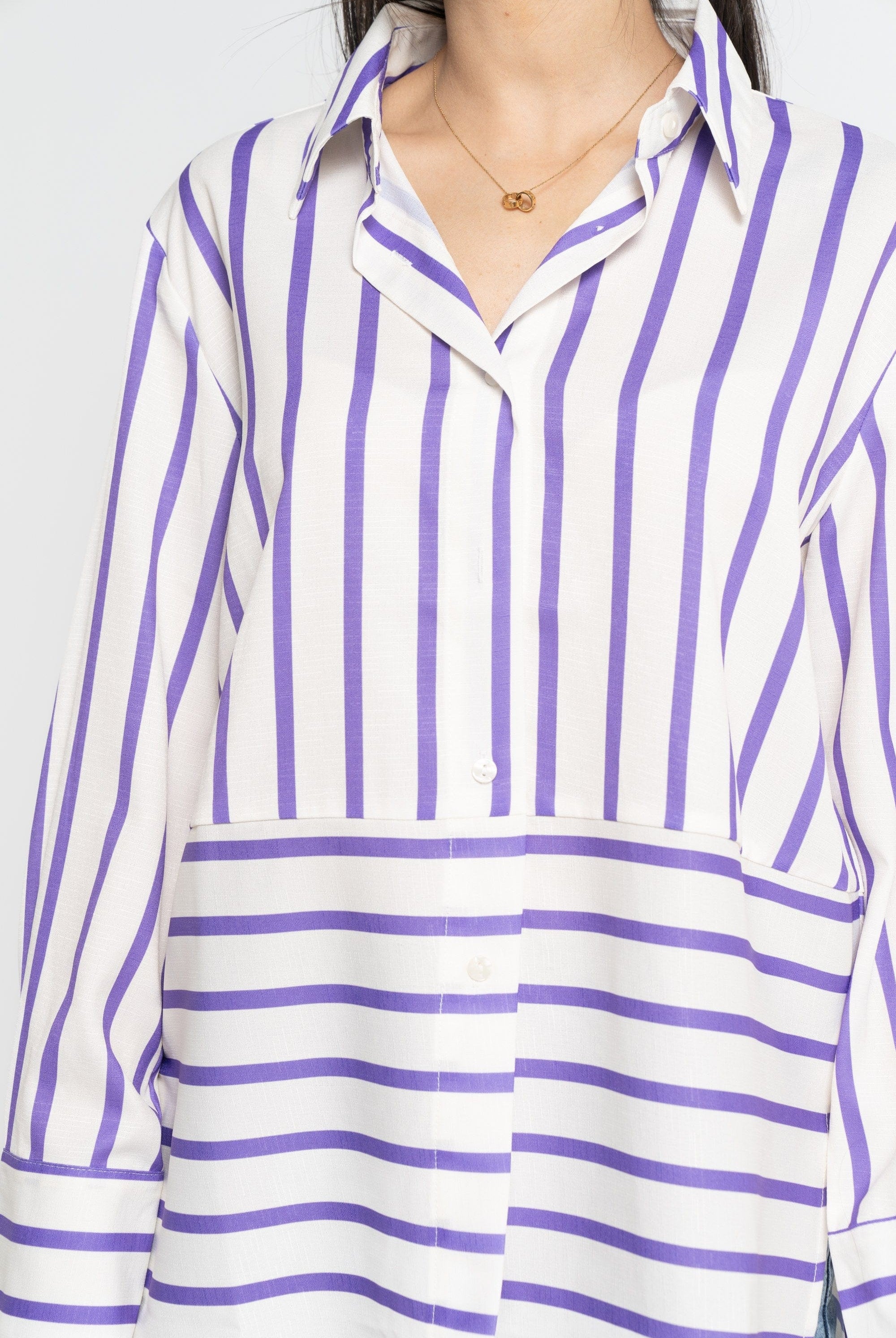 نتشي قميص طويل الأكمام مخطط بأزرار أمامية نسائي