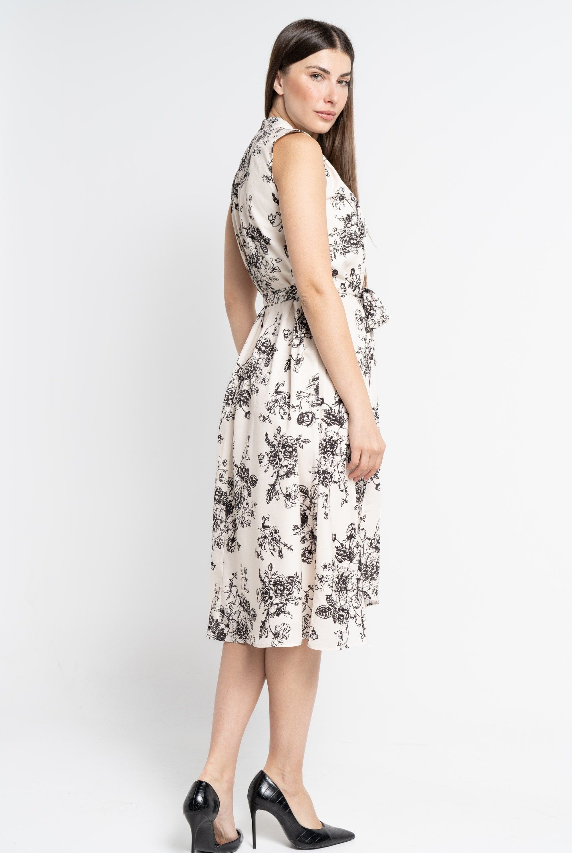 نتشي فستان ميدي بدون أكمام مشجر بفتحة صدر V بيج