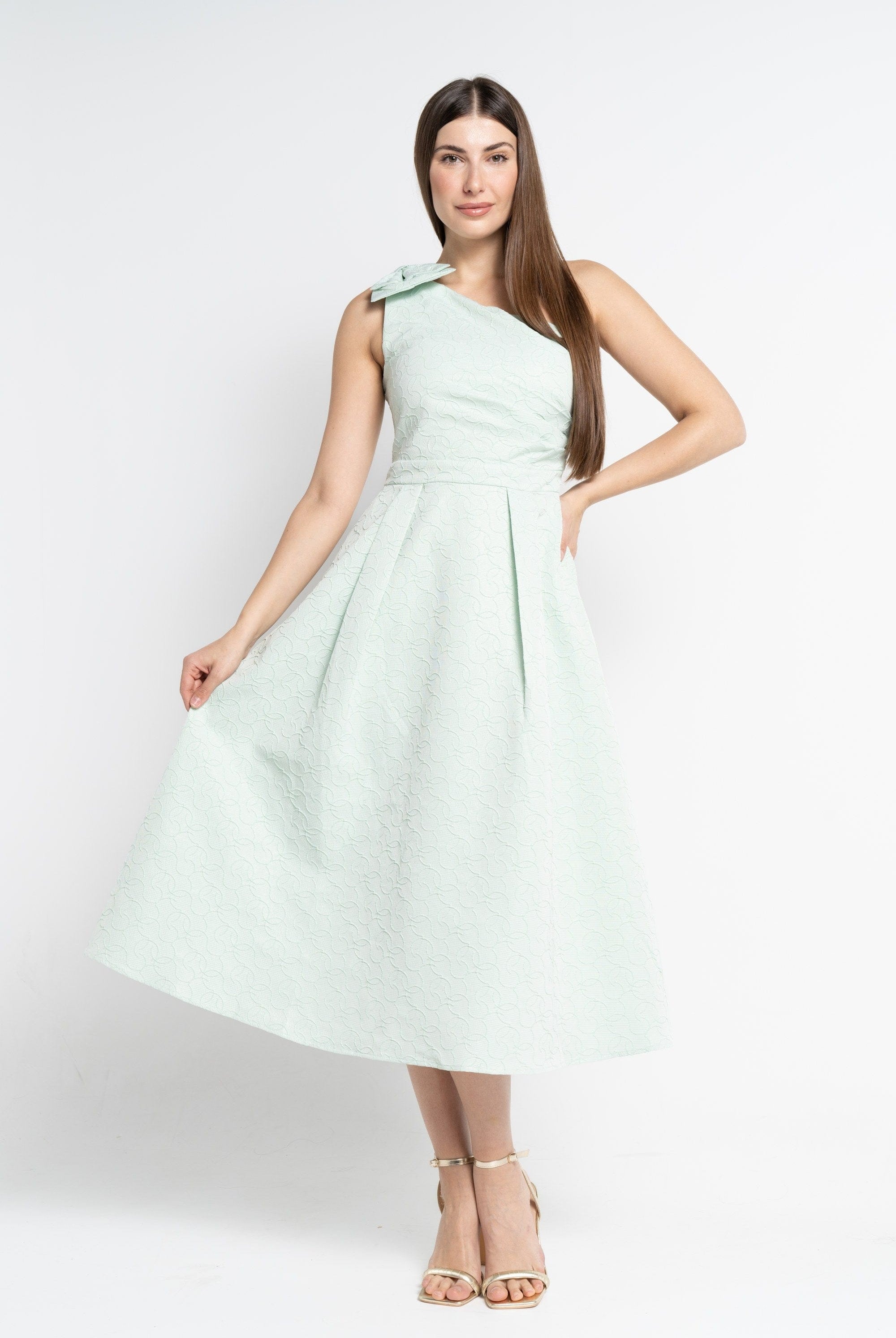 نتشي فستان ميدي بدون أكمام بتطريز رفيع