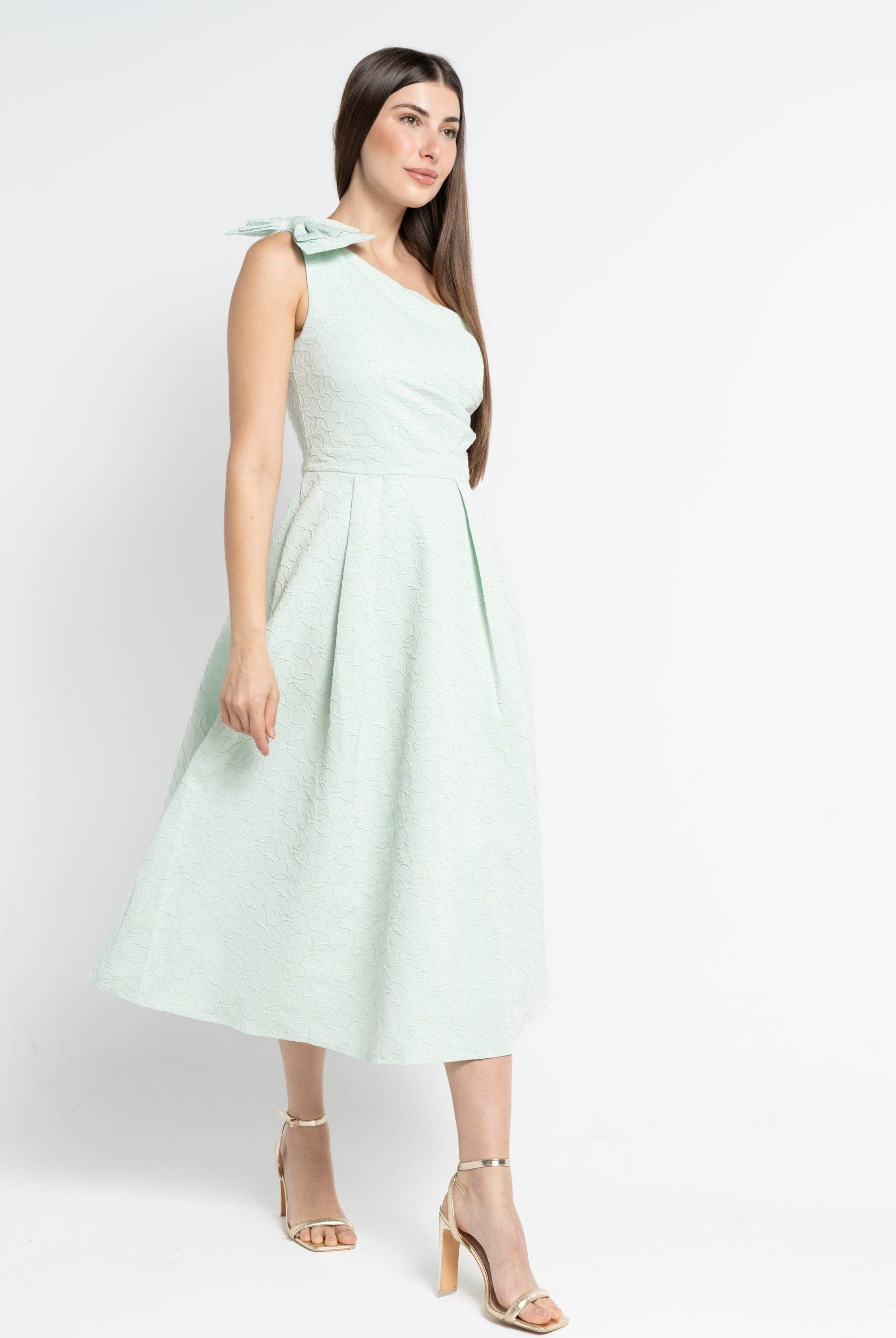 نتشي فستان ميدي بدون أكمام بتطريز رفيع