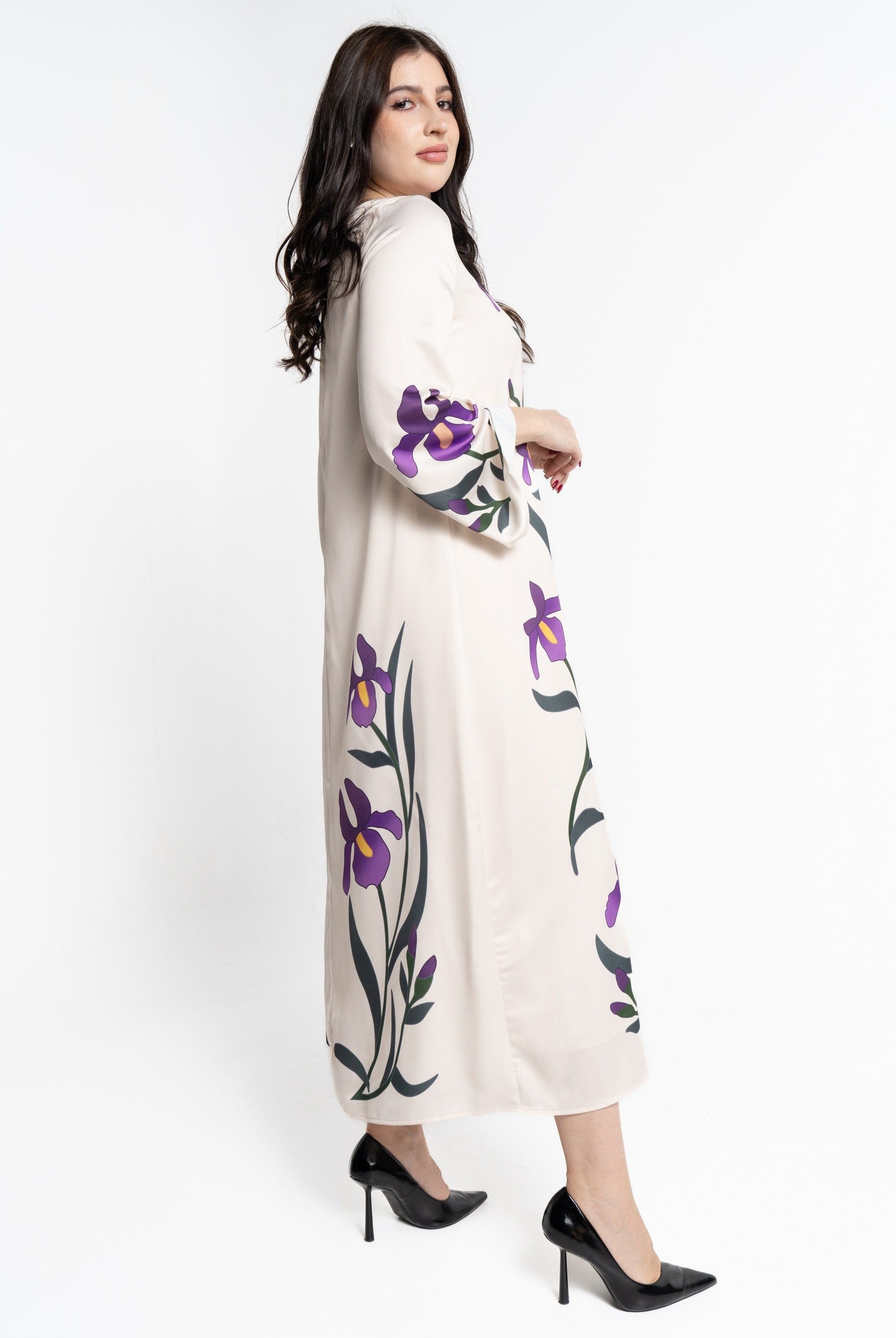 نتشي فستان ميدي بأكمام طويلة مزينة بورد أمامي نسائي بيج