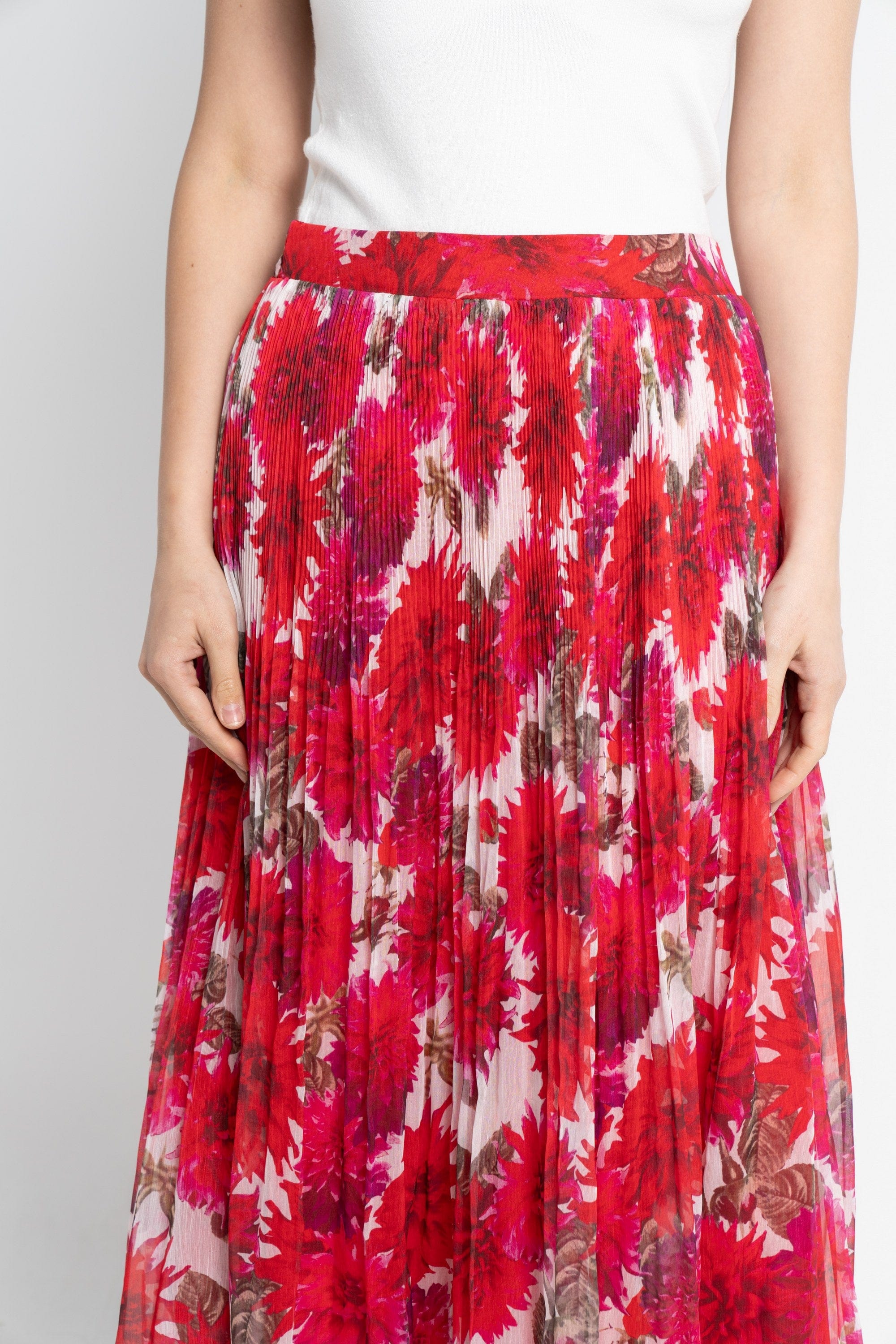 نتشي تنورة ميدي نسائية بليسيية مشجر أحمر قرمزي