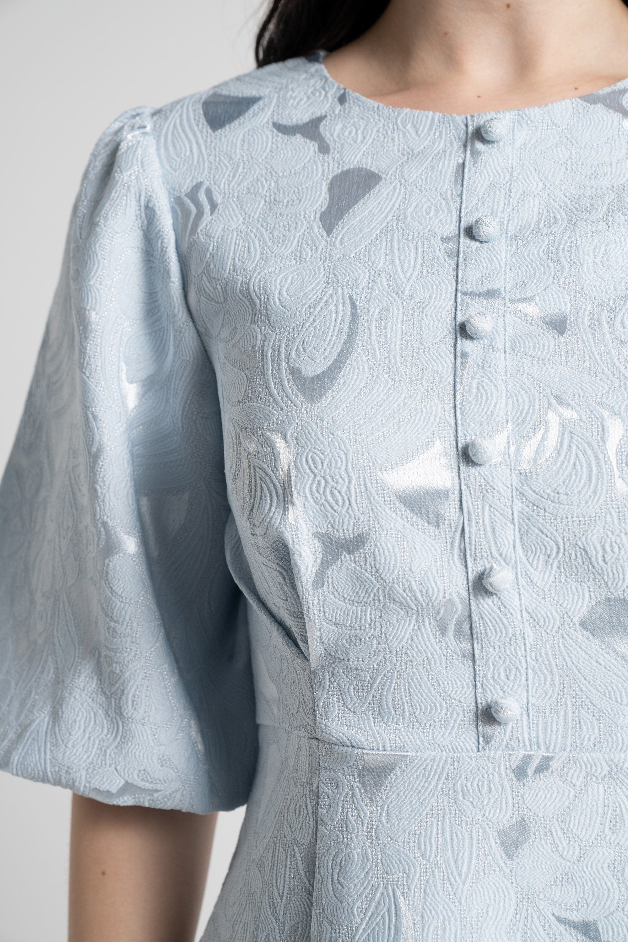 نتشي فستان ميدي كلاسيكي منقوش كم منفوش قصير