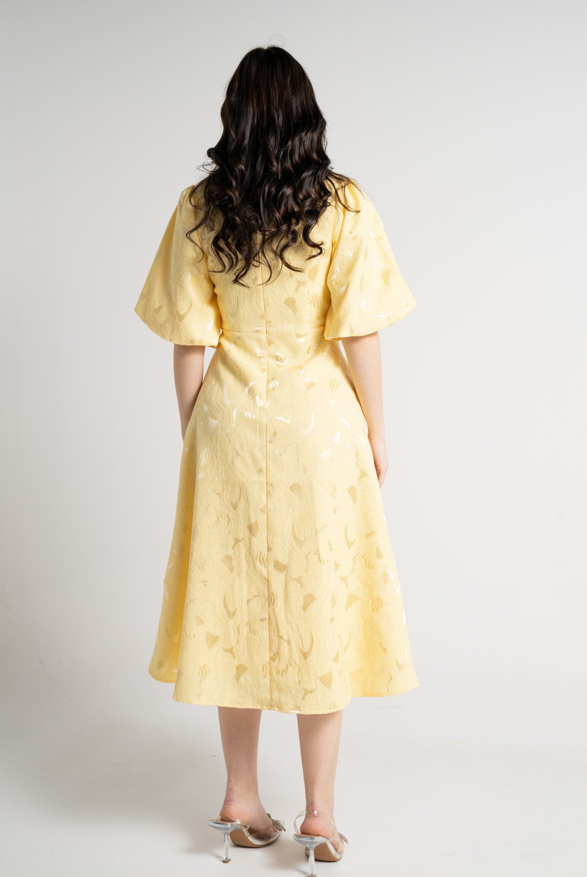 نتشي فستان ميدي كلاسيكي منقوش كم منفوش قصير