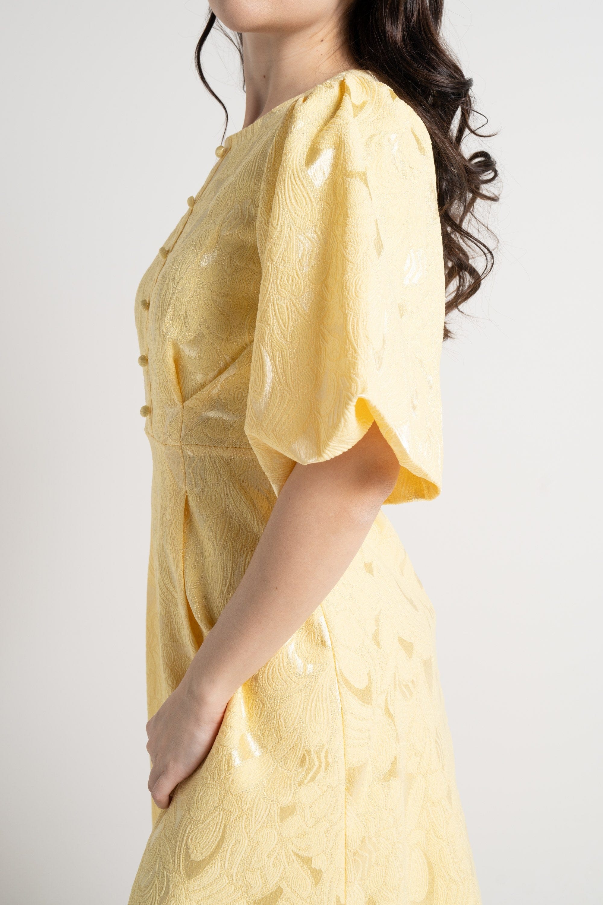 نتشي فستان ميدي كلاسيكي منقوش كم منفوش قصير