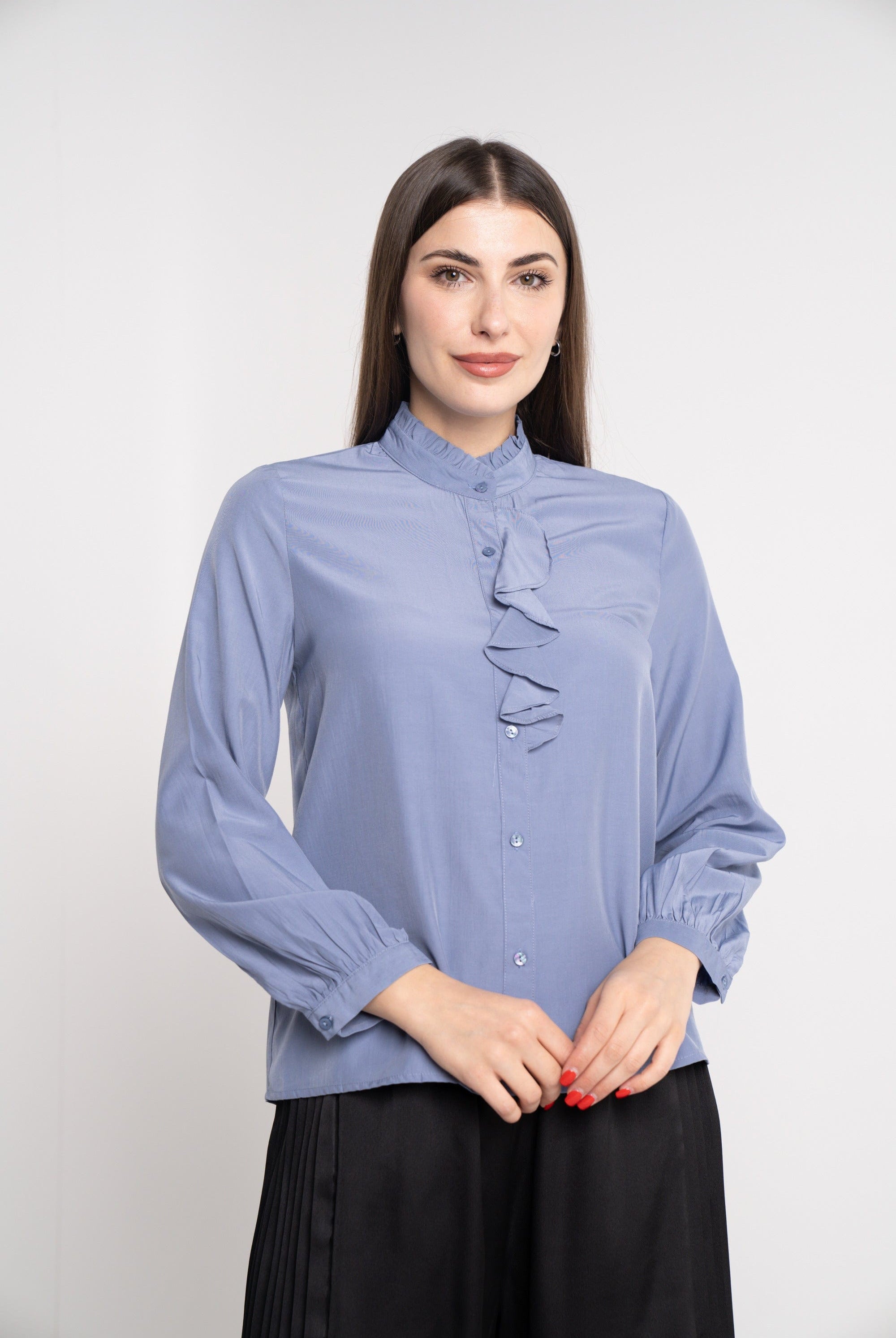 نتشي بلوزة سادة بأزرار أمامية مكشكش كم طويل