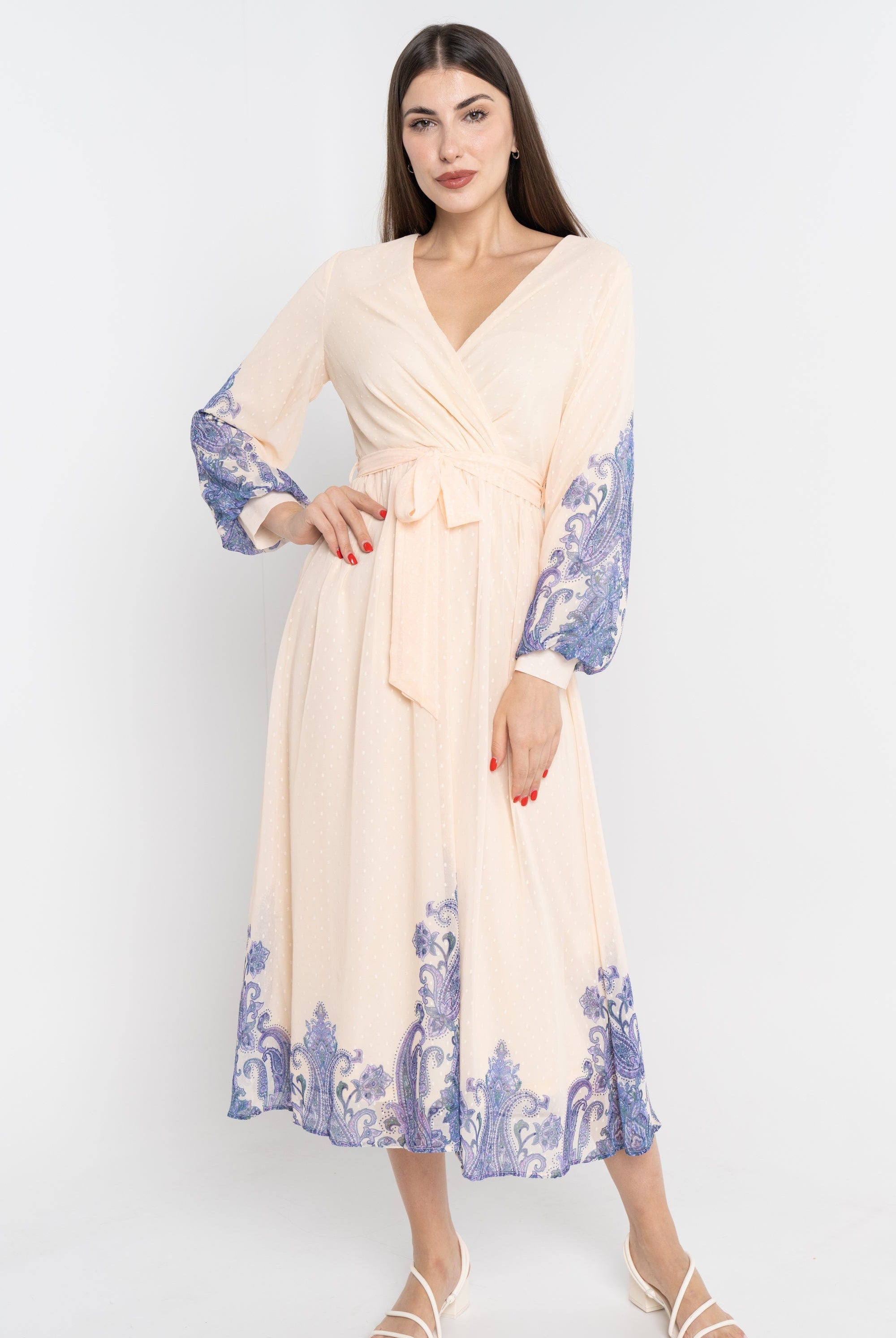 نتشي فستان ميدي بأكمام طويلة منقوشة