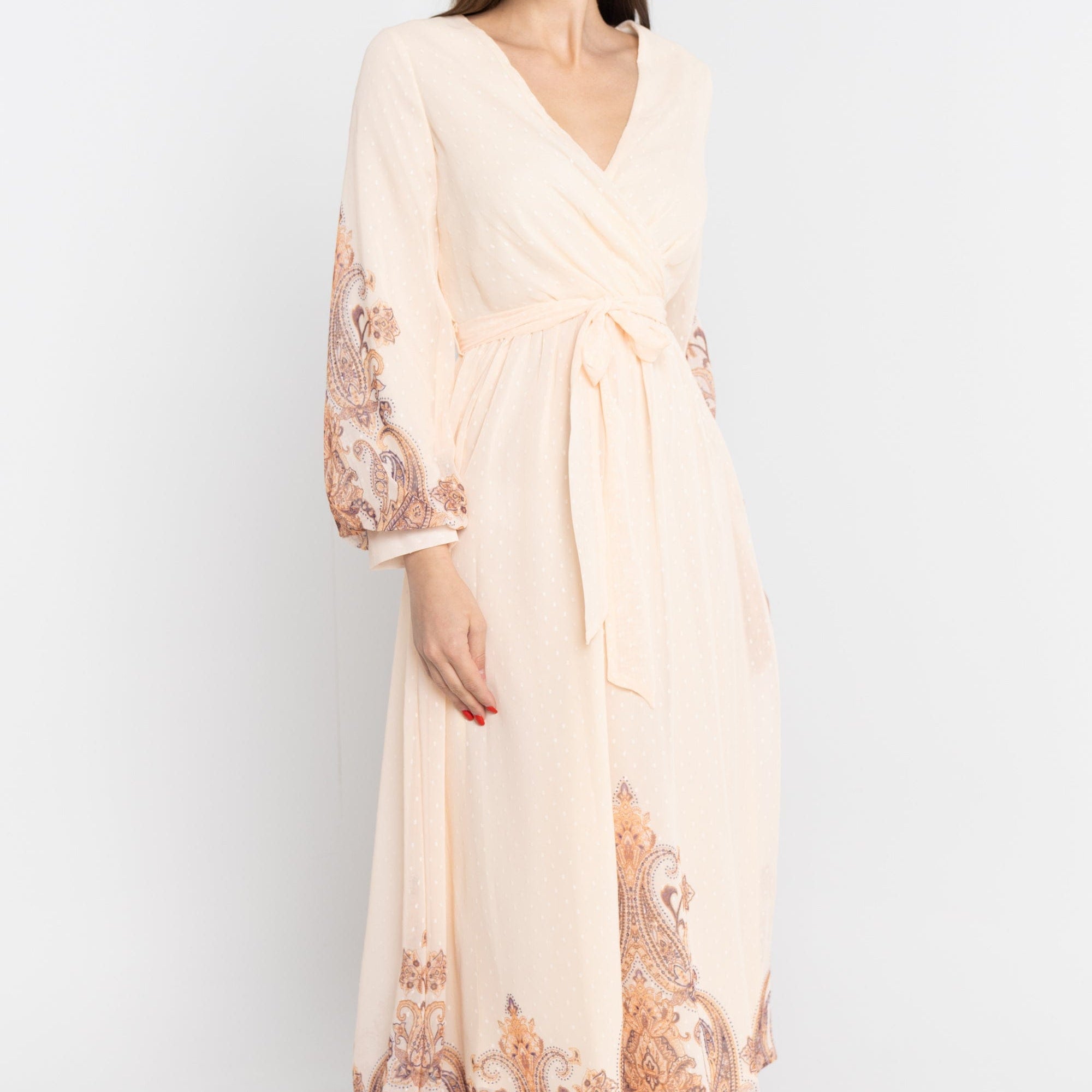 نتشي فستان ميدي بأكمام طويلة منقوشة