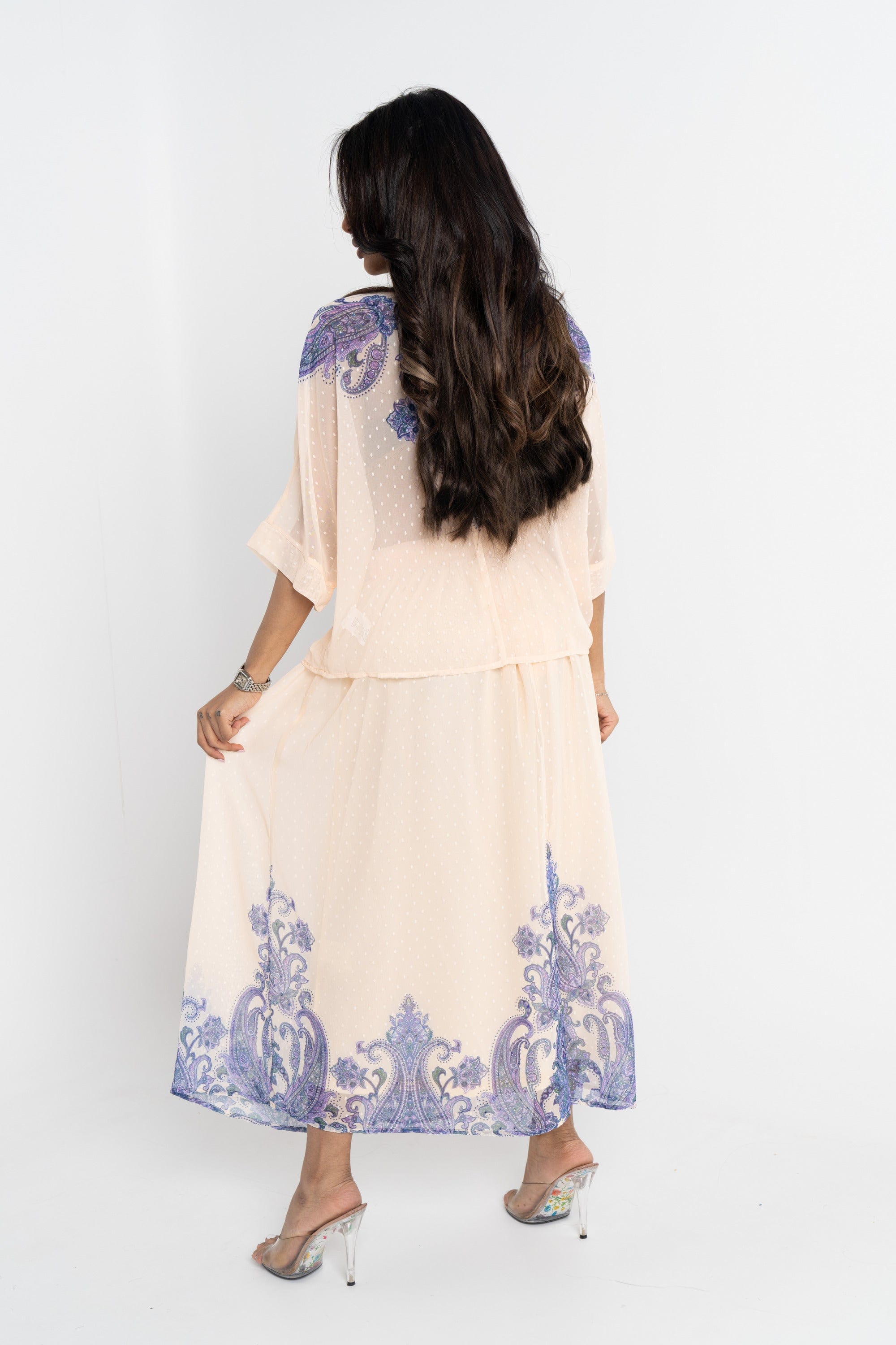 نتشي تنورة ميدي سادة منقوشة من الأسفل