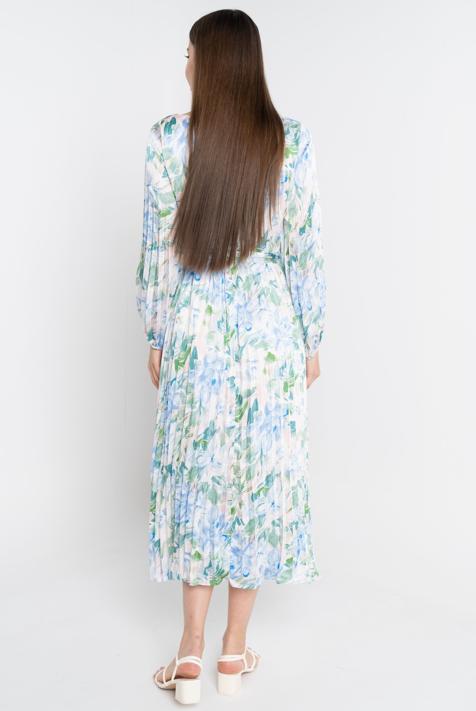 نتشي فستان متوسط الطول بأكمام طويلة بليسية