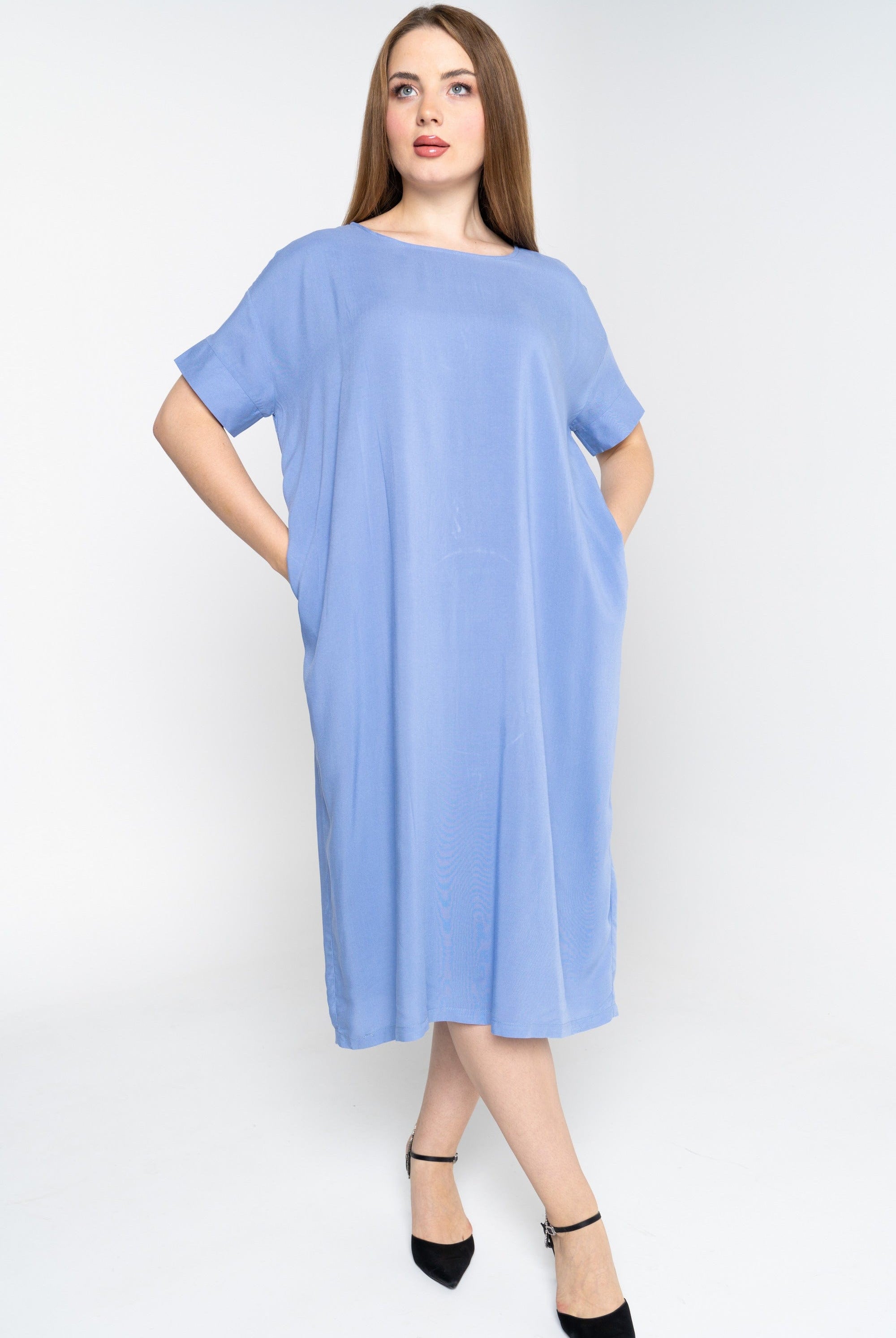 نتشي فستان ميدي سادة واسع كم قصير