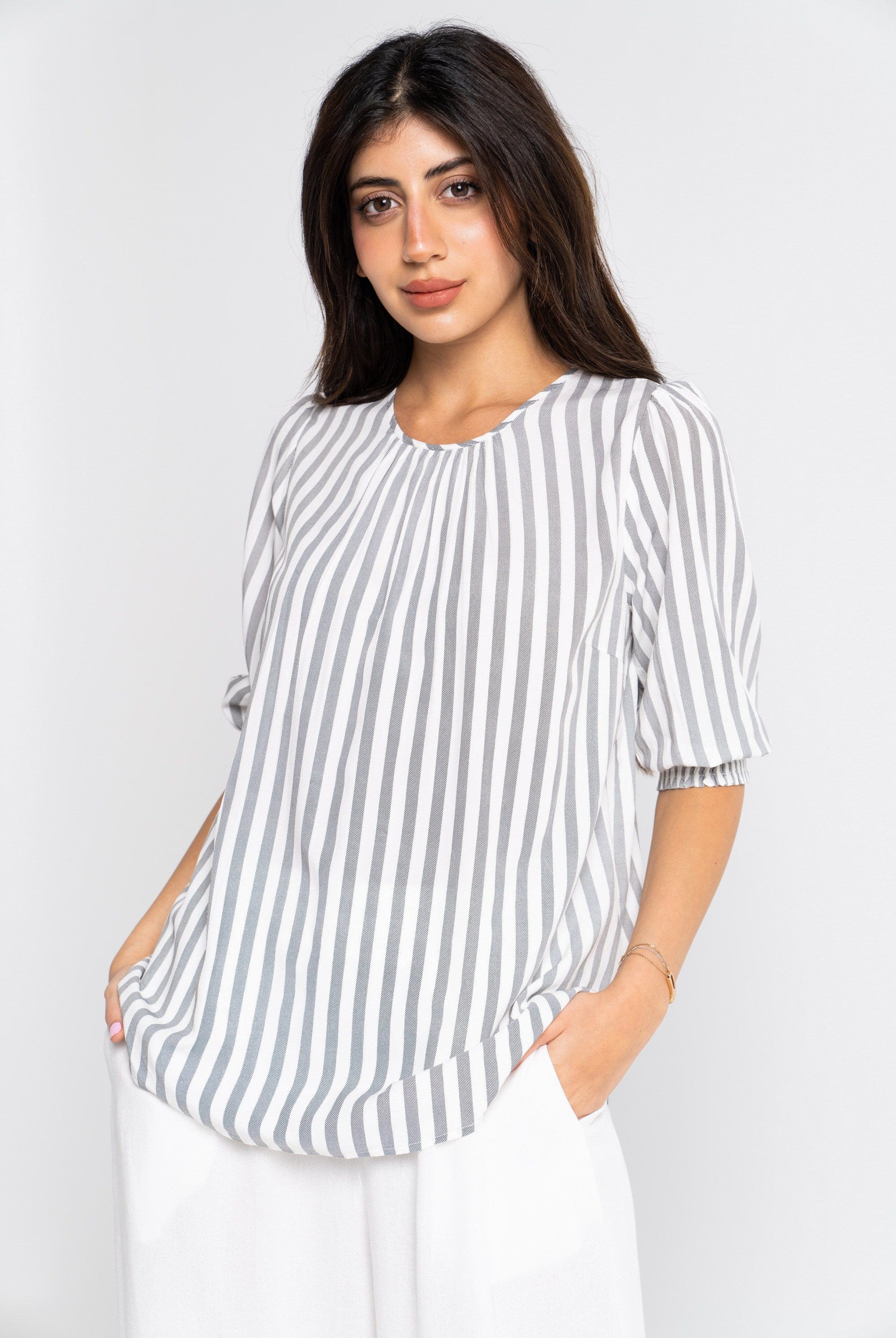 نتشي بلوزة مقلمة بأكمام 3/4 سادة