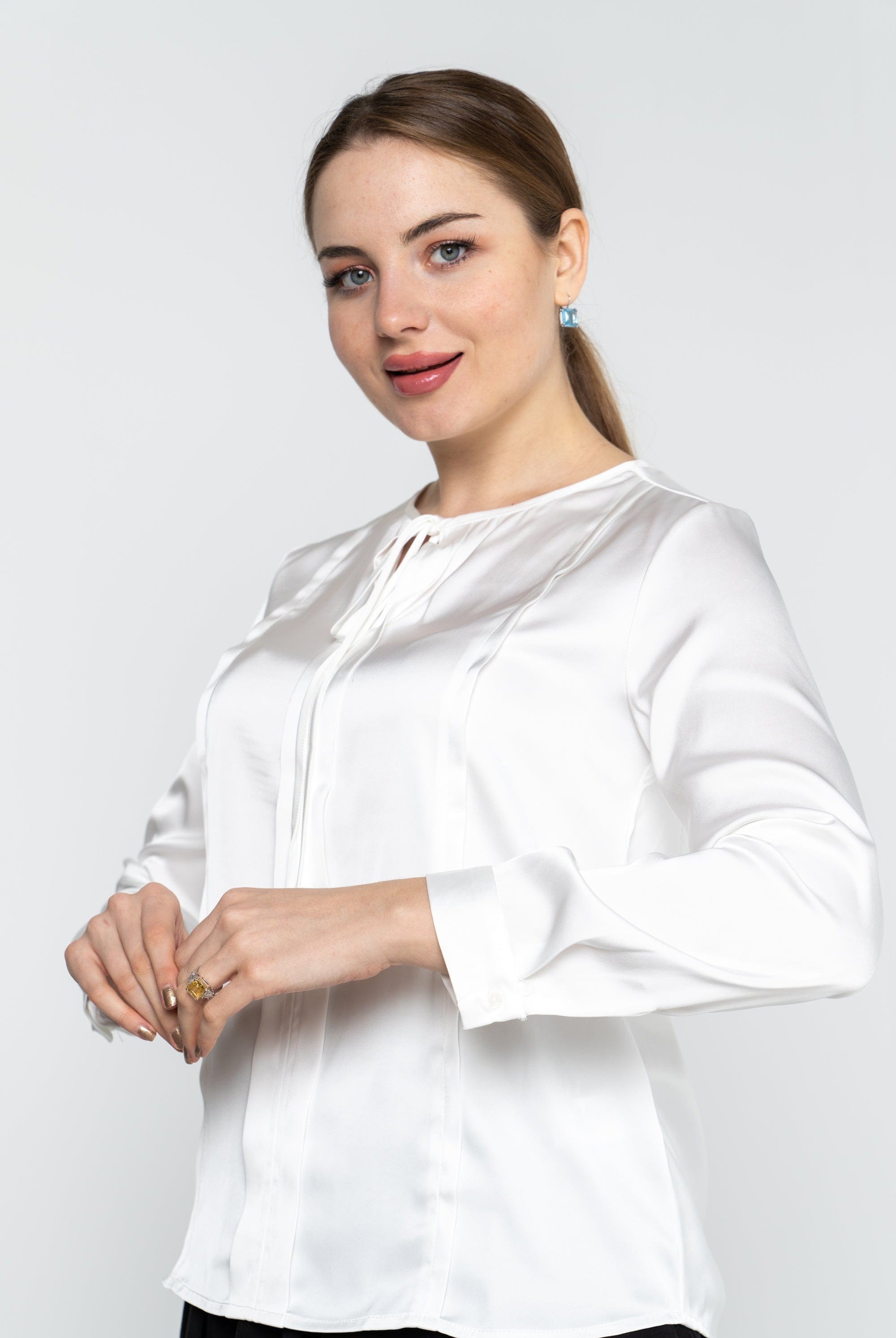 نتشي بلوزة سادة كلاسيك كم طويل