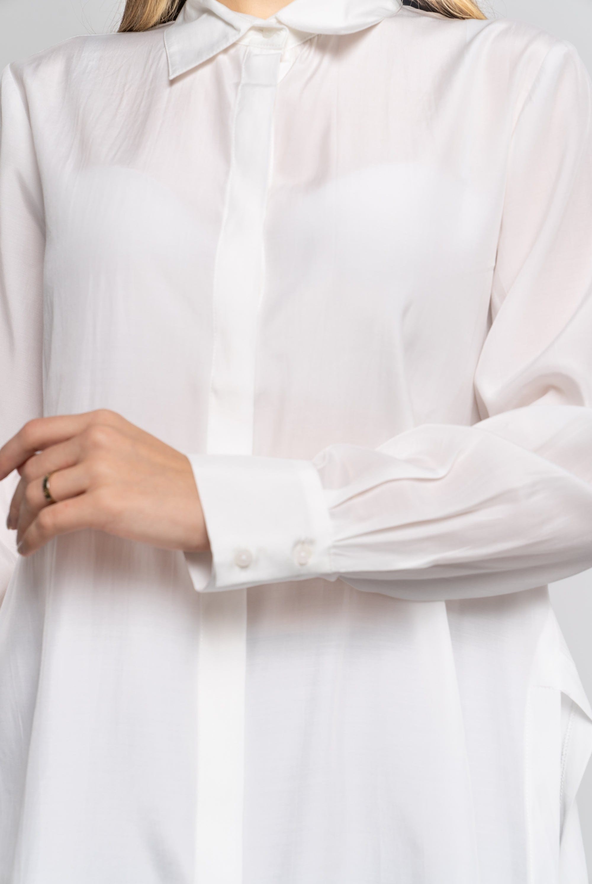 نتشي قميص نسائي فضفاض مفتوح من الجانبين بأكمام طويلة