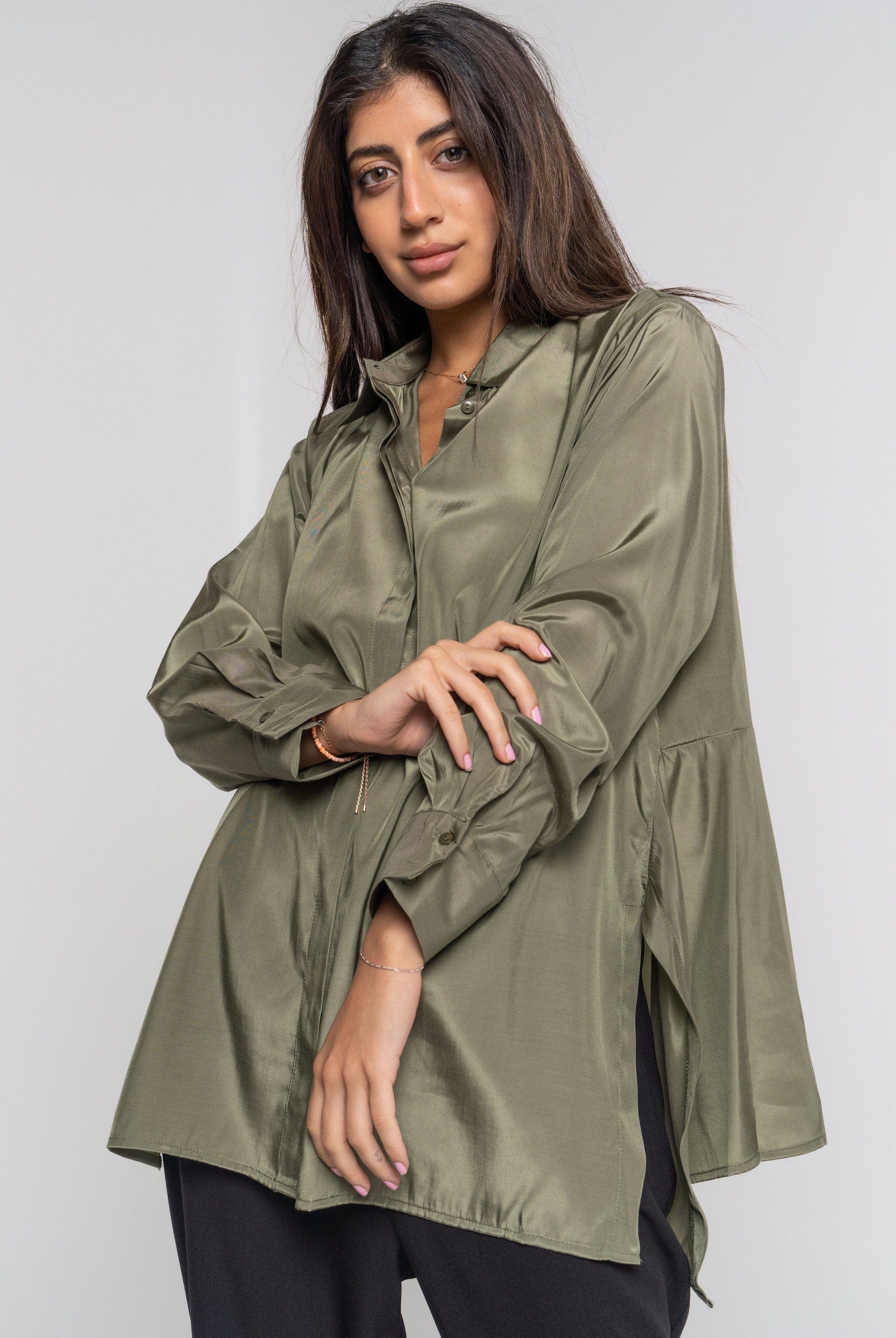 نتشي قميص نسائي فضفاض مفتوح من الجانبين بأكمام طويلة