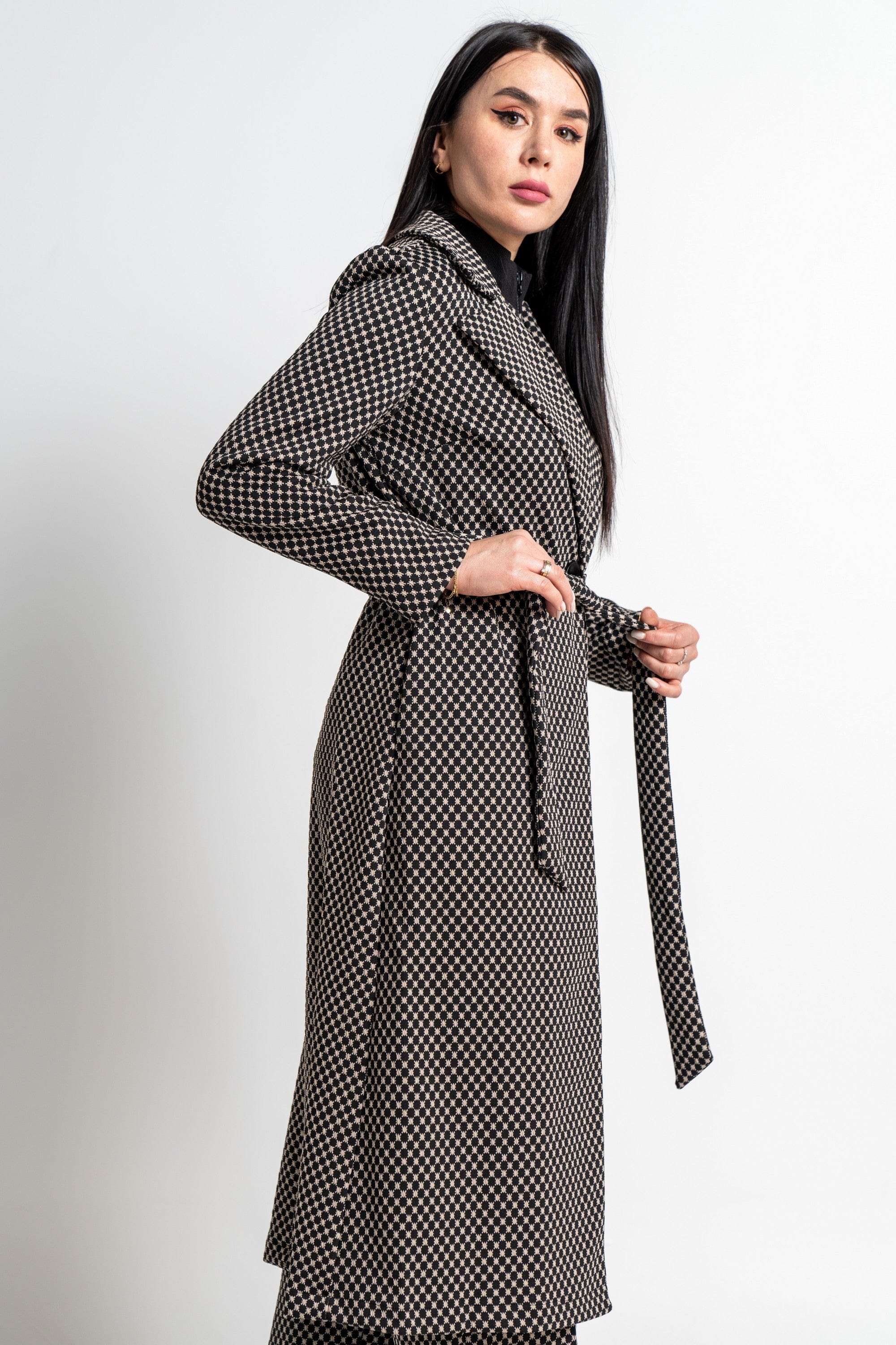 نتشي معطف بأكمام طويلة منسوج برباط خصر