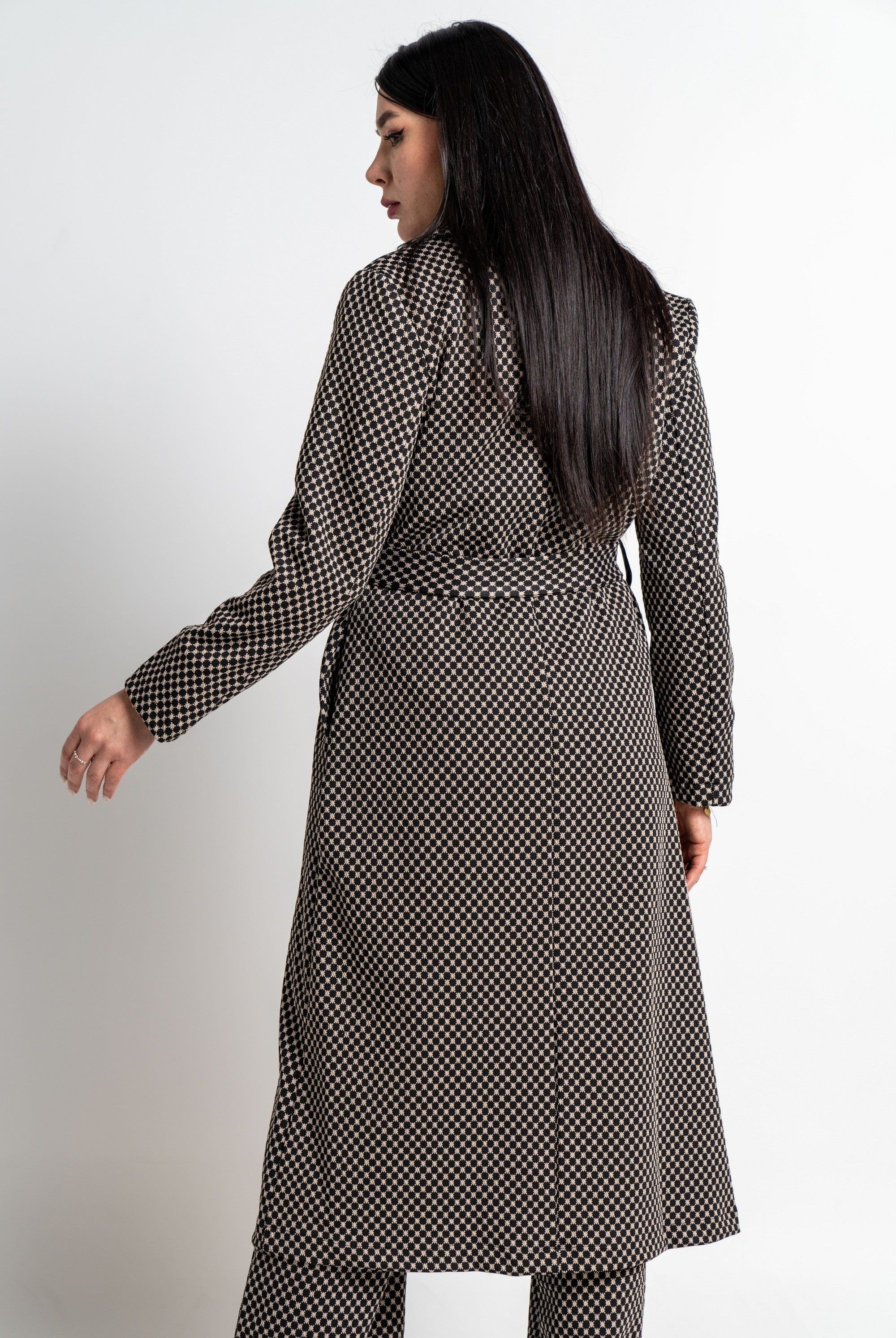 نتشي معطف بأكمام طويلة منسوج برباط خصر