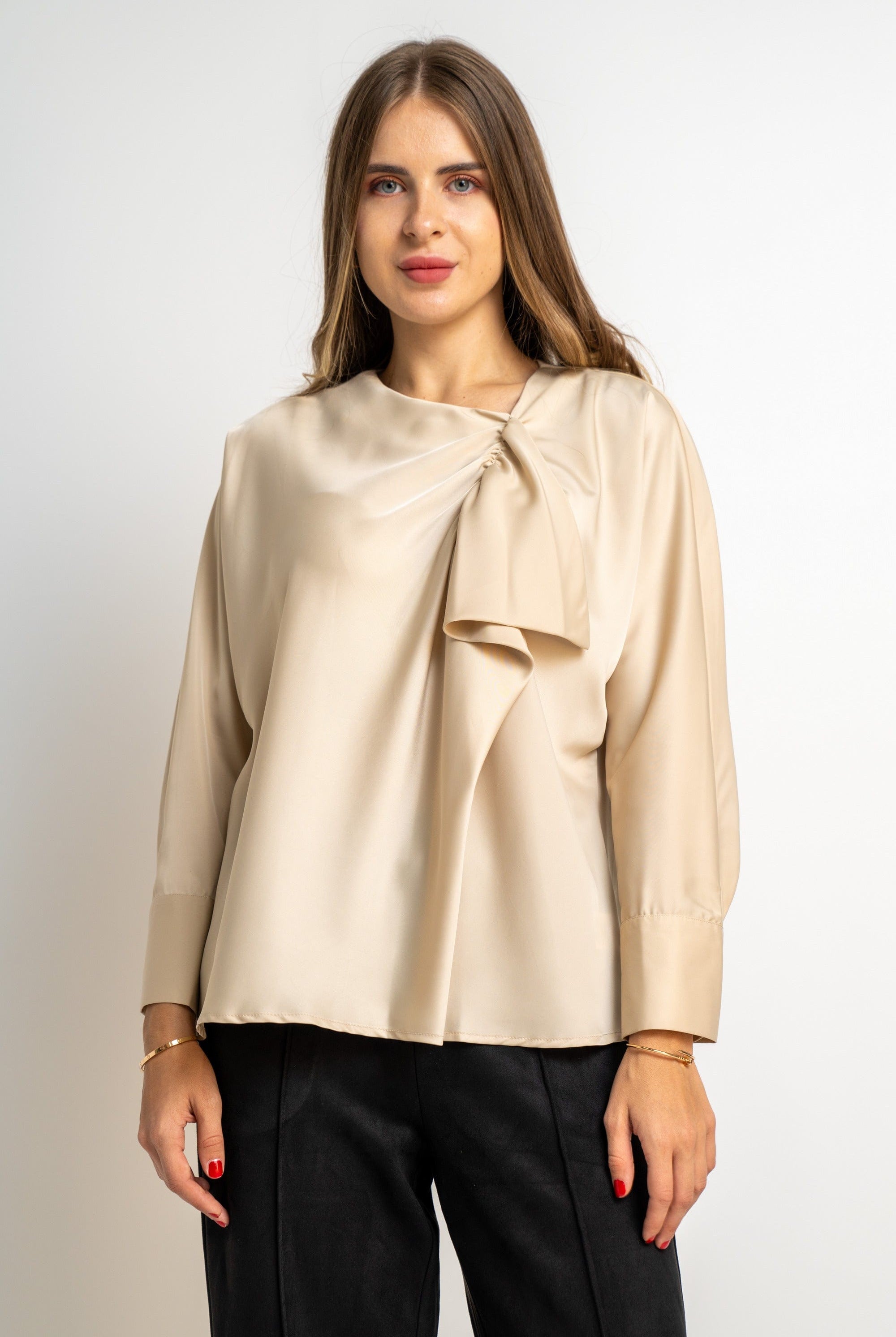 نتشي بلوزة سادة بكشكشة كم طويل نسائي