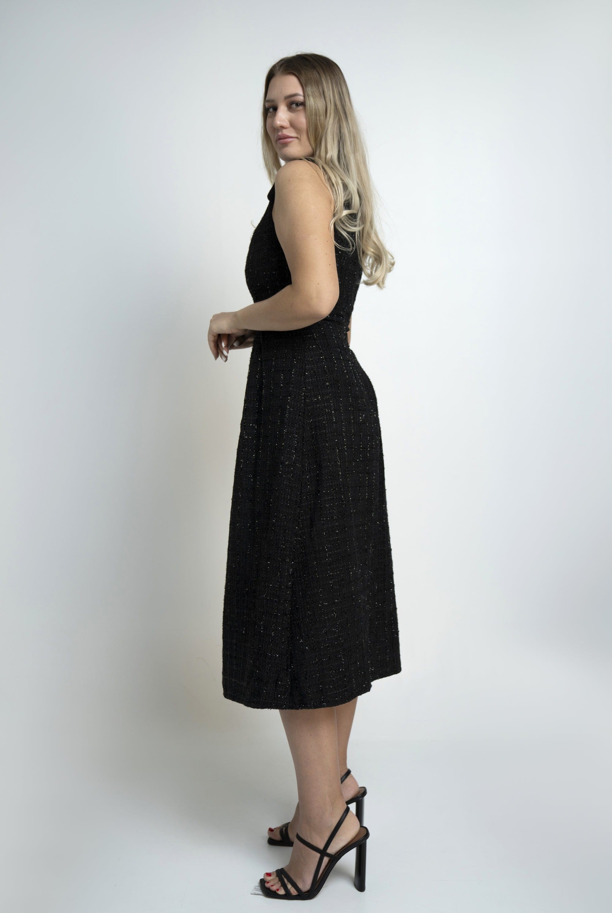 نتشي فستان سادة ميدي بكسرات كت بفتحة سبعة نسائي