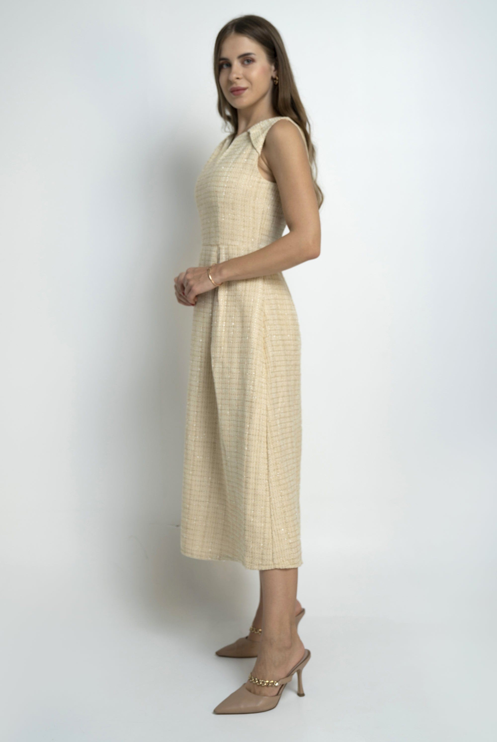 نتشي فستان سادة ميدي بكسرات كت بفتحة سبعة نسائي