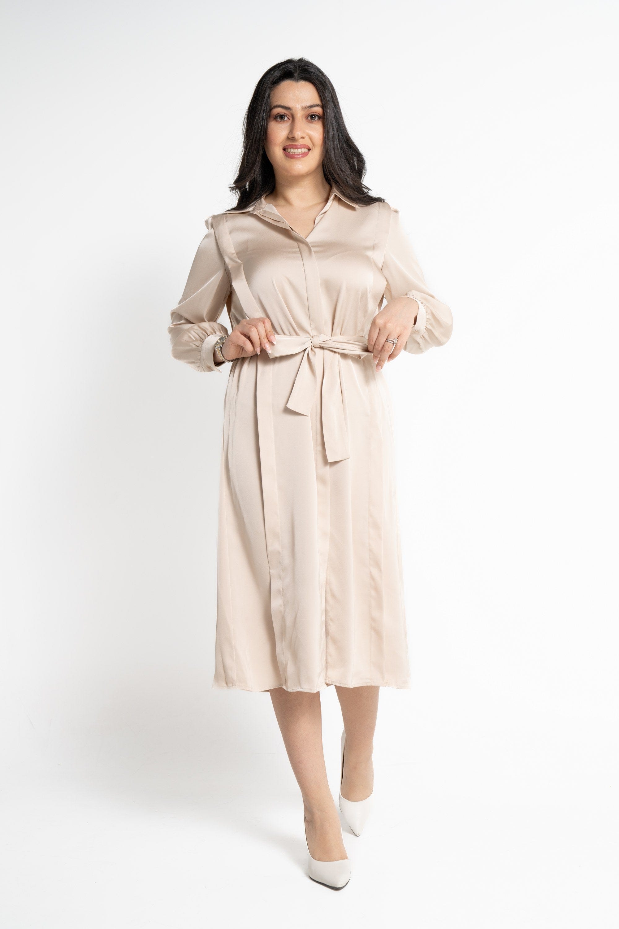 نتشي فستان ميدي بأكمام طويلة سادة برباط على الخصر