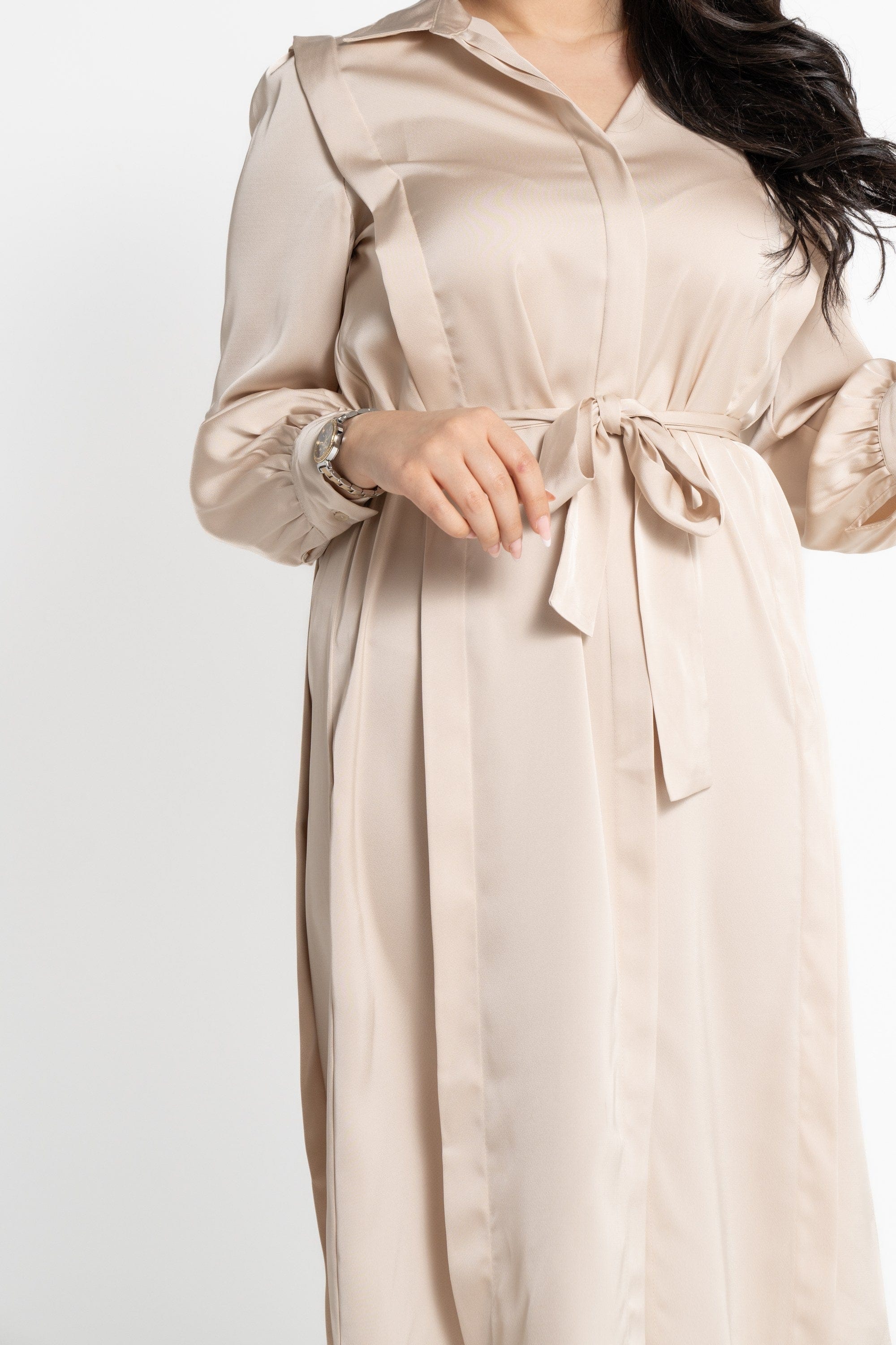 نتشي فستان ميدي بأكمام طويلة سادة برباط على الخصر