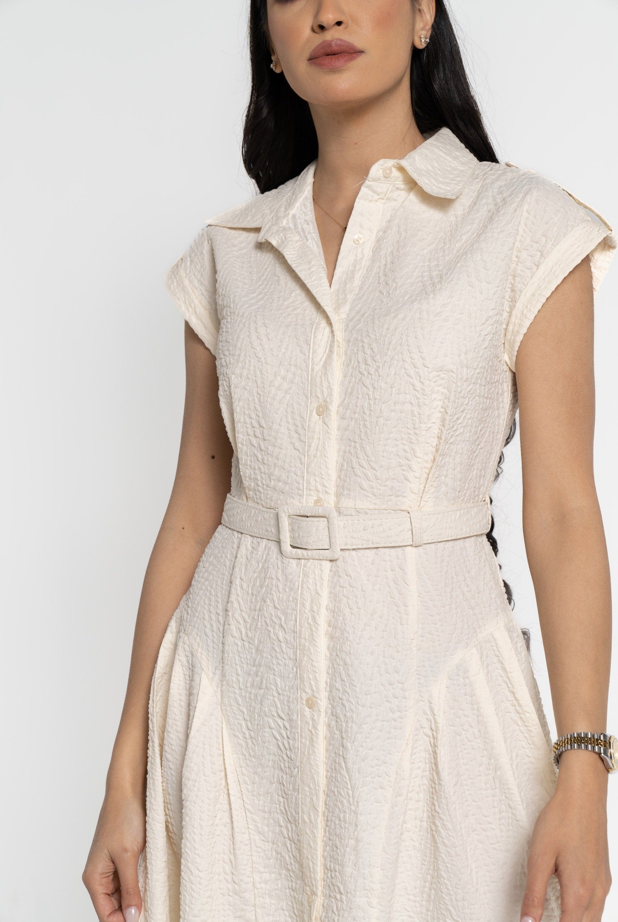 نتشي فستان قميص بأكمام قصيرة بأزرار أمامية سادة