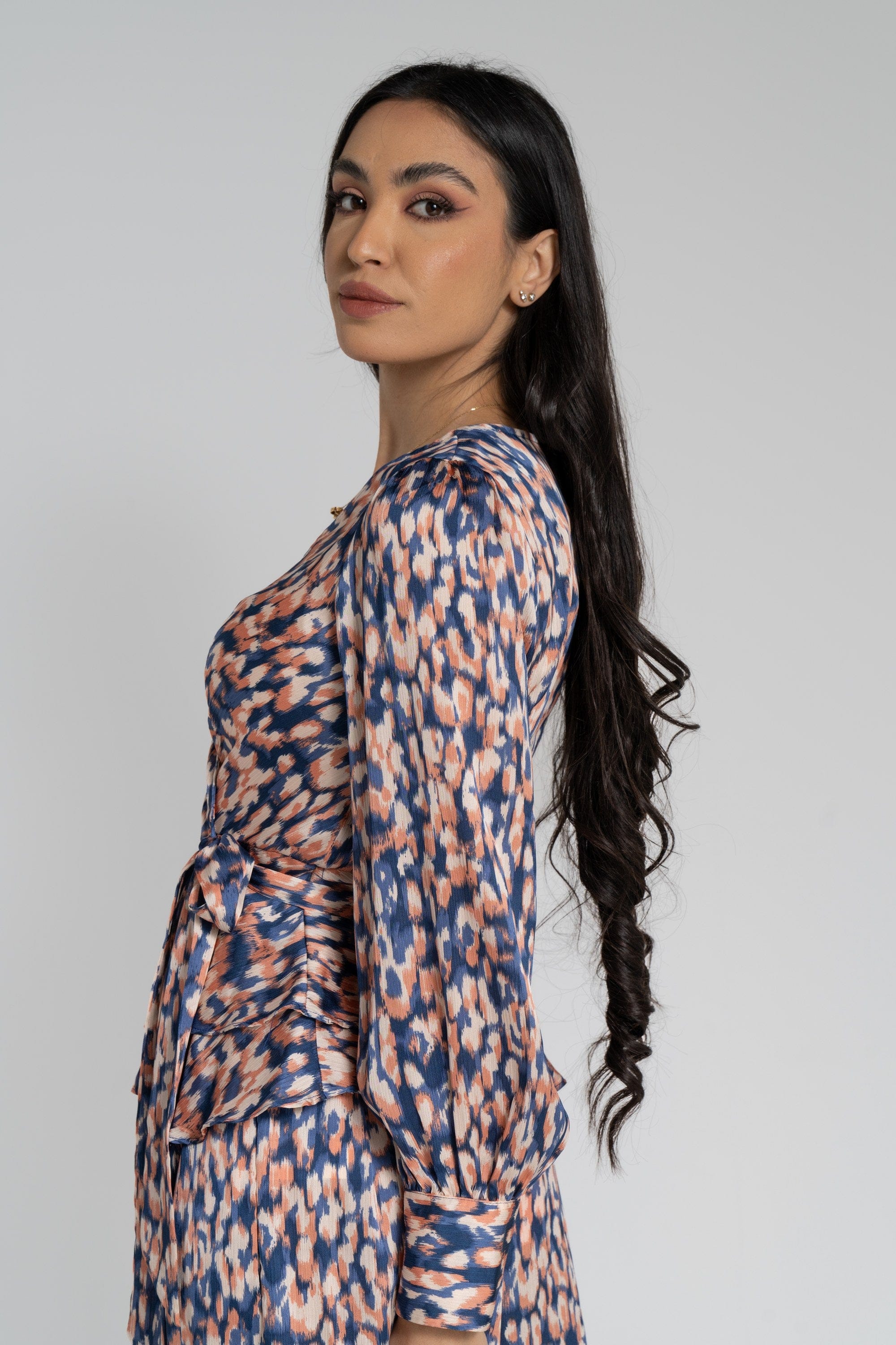 نتشي بلوزة بأكمام طويلة منقوشه بفتحة سبعة نسائية