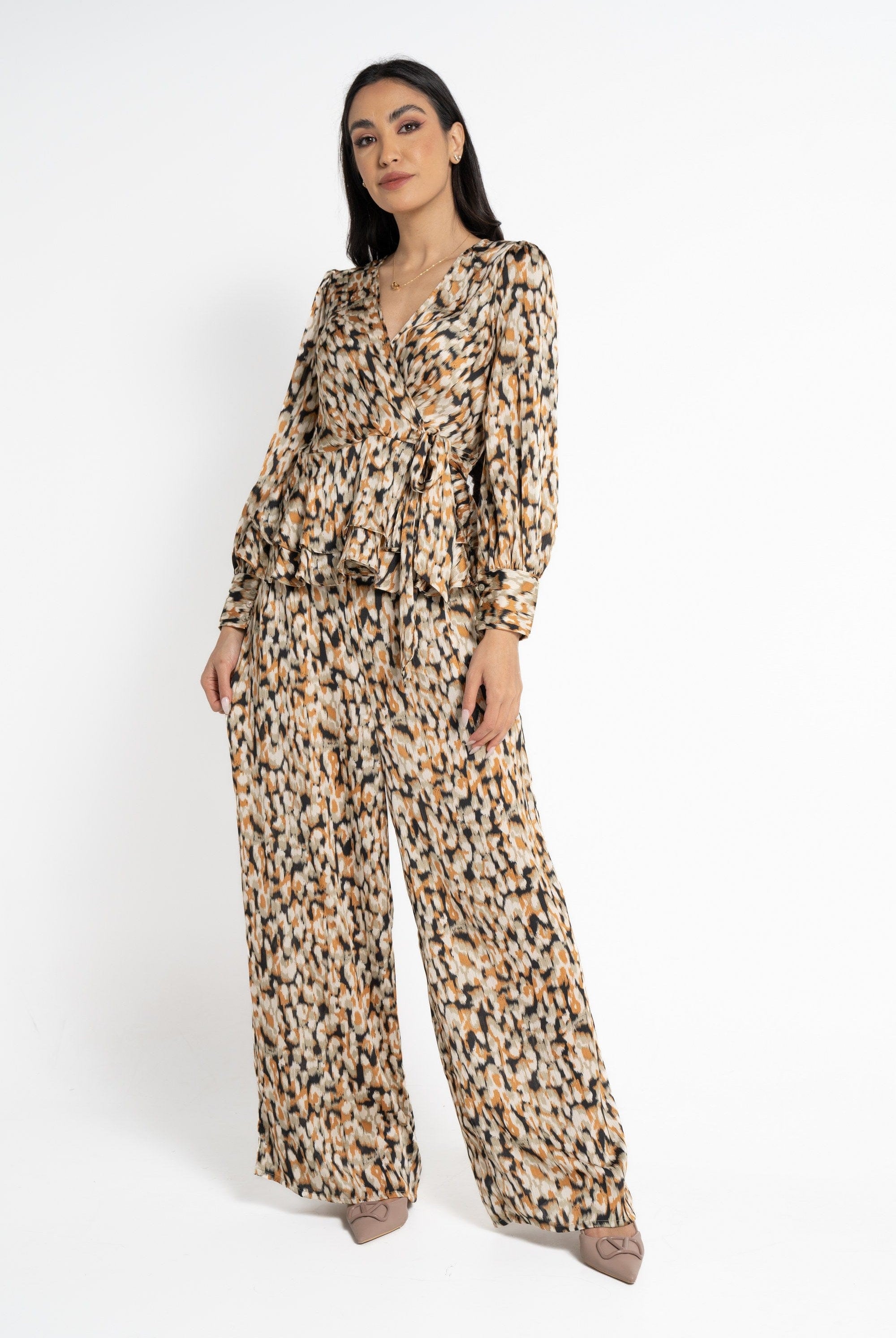 نتشي بلوزة بأكمام طويلة منقوشه بفتحة سبعة نسائية