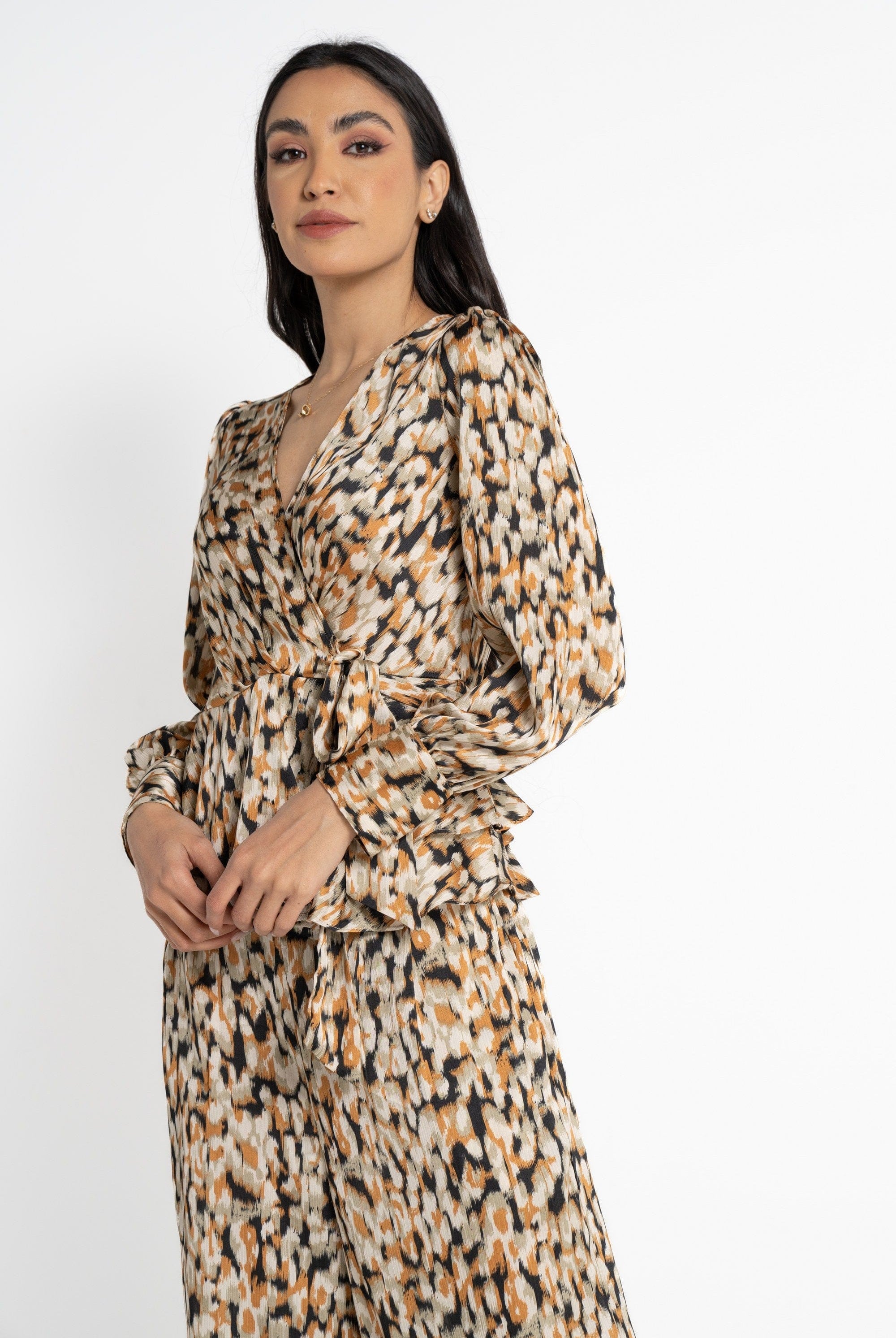 نتشي بلوزة بأكمام طويلة منقوشه بفتحة سبعة نسائية