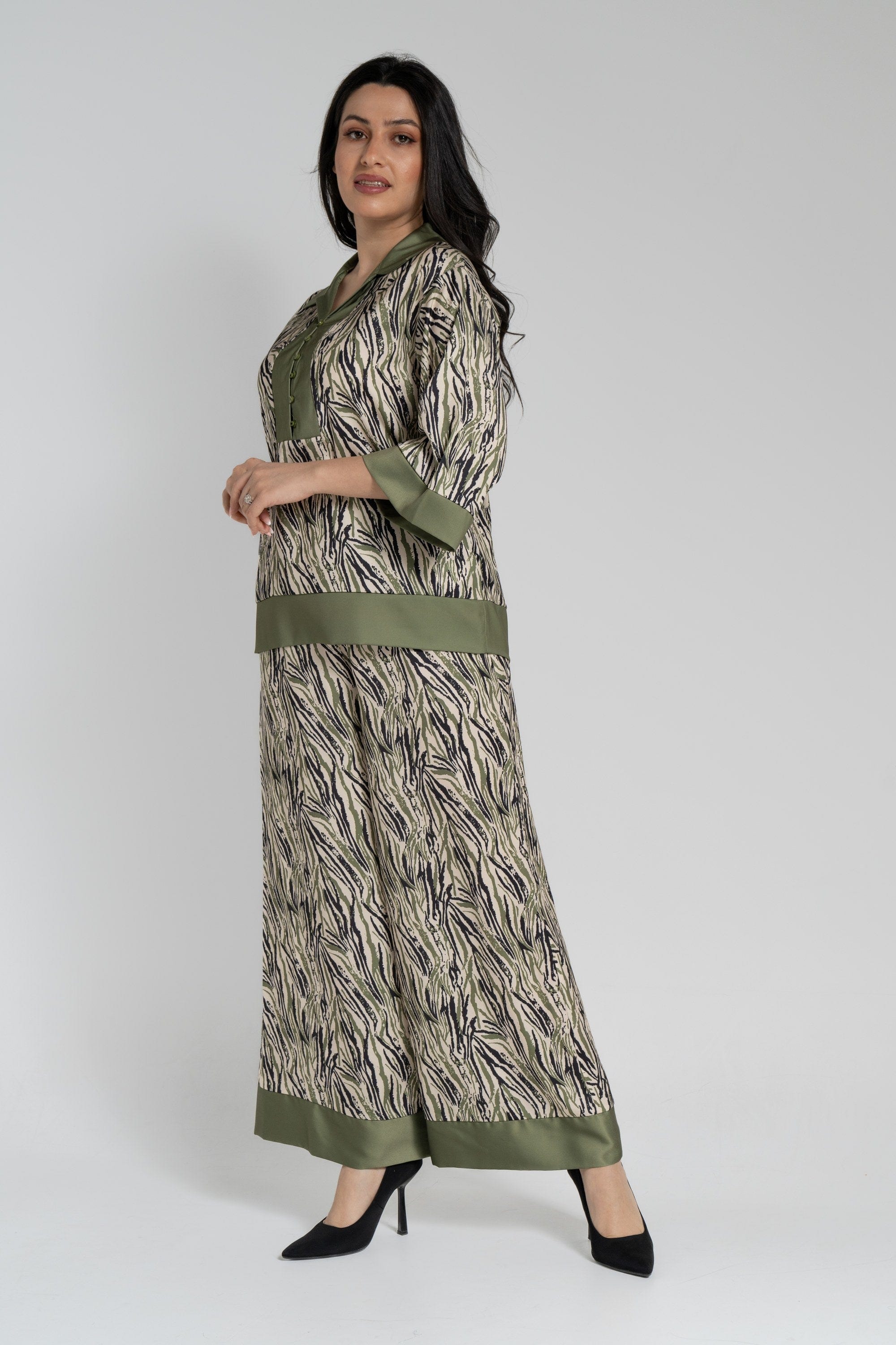 نتشي بلوزة بأكمام 3/4 منقوش نص كم واسع نسائي أخضر جيشي